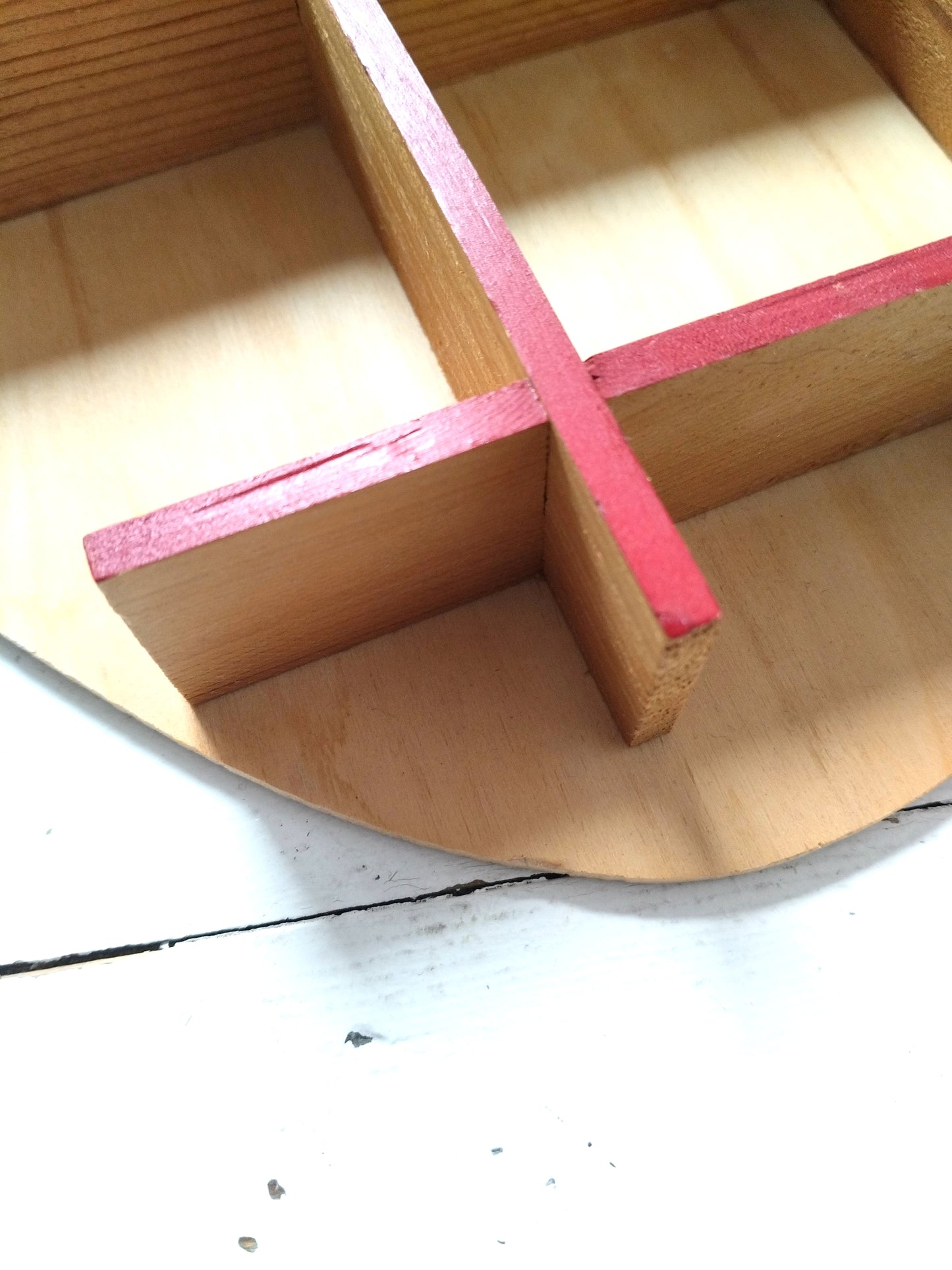 Étagère murale pomme pour miniatures en bois