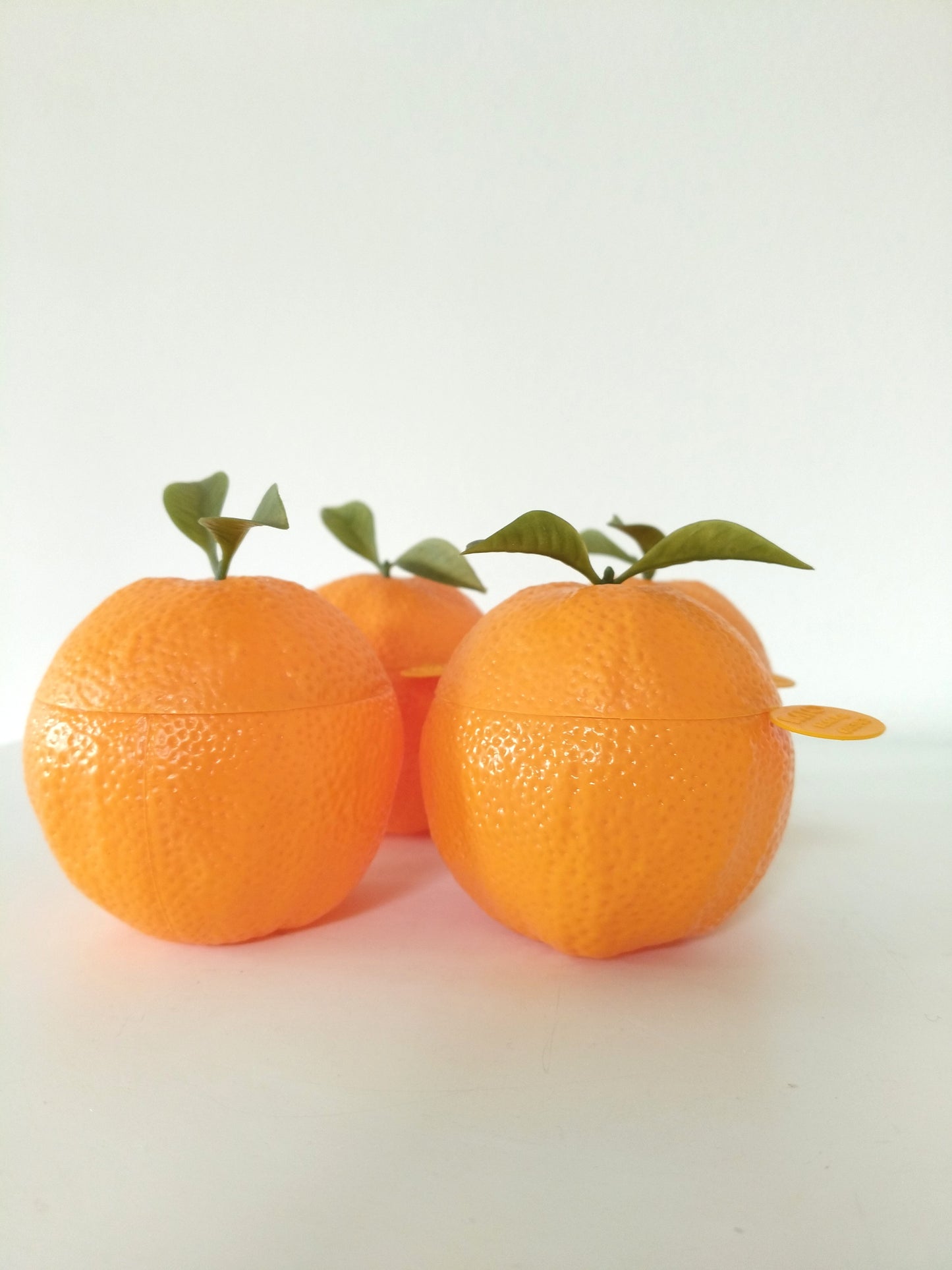 Petite boîte en forme d'orange en plastique Mio à l'unité