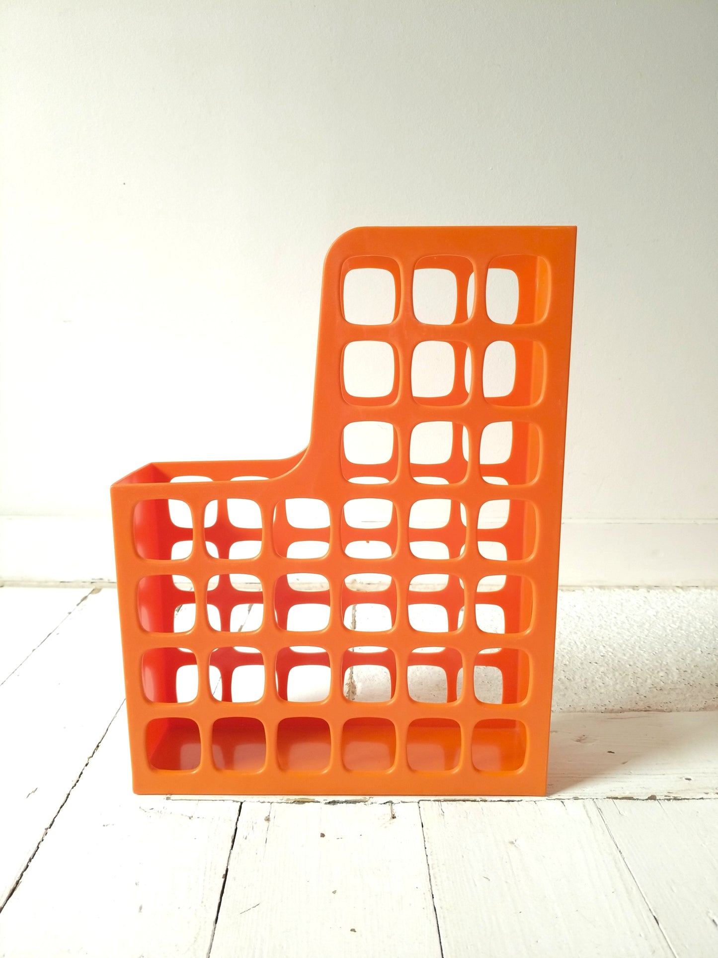 Range-documents/ magazines/ livres en plastique orange Esselte Boxer à l'unité