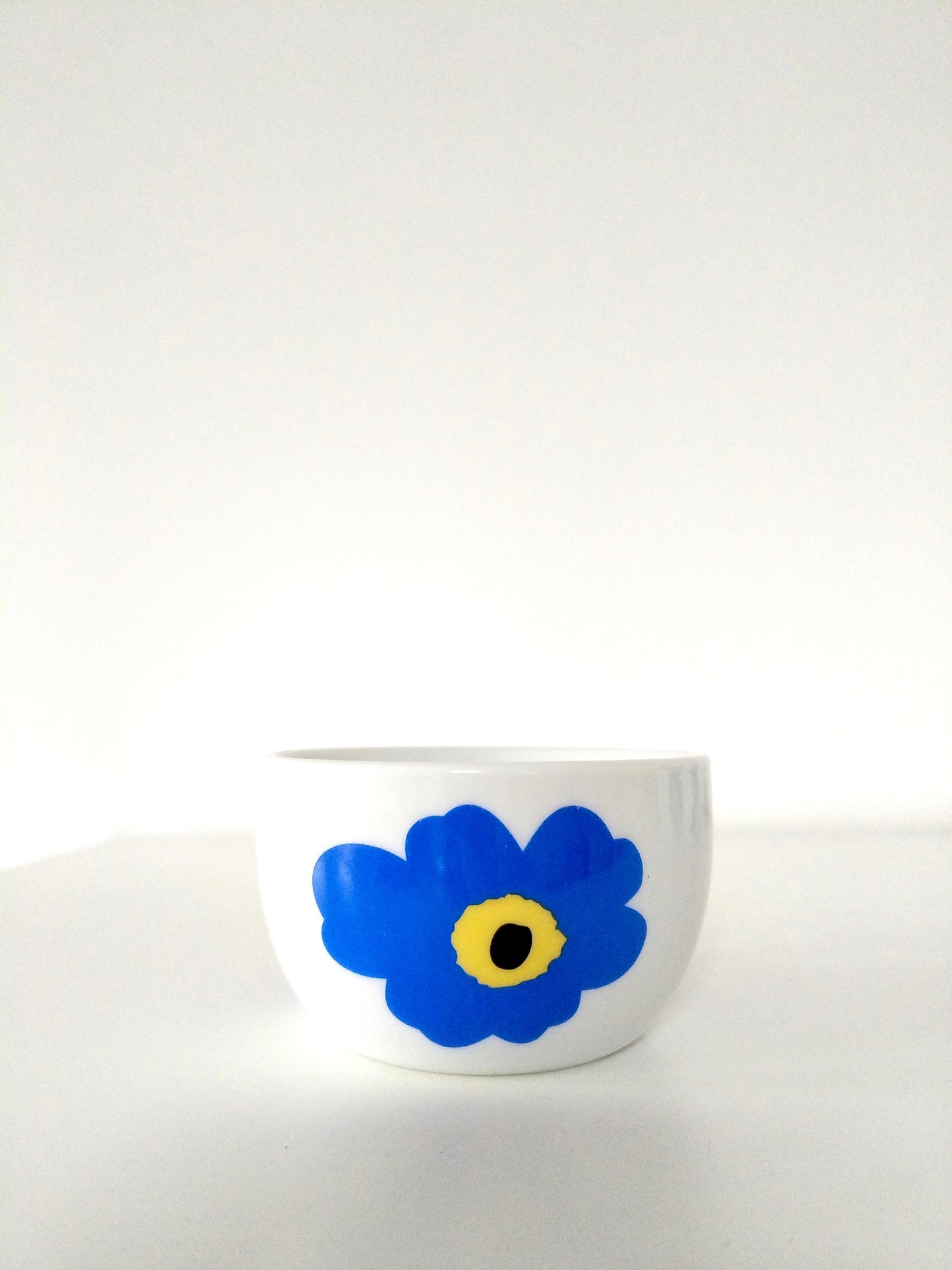 Tasse Item en porcelaine décor esprit Marimekko Unikko à l'unité - cetaitmieuxavant