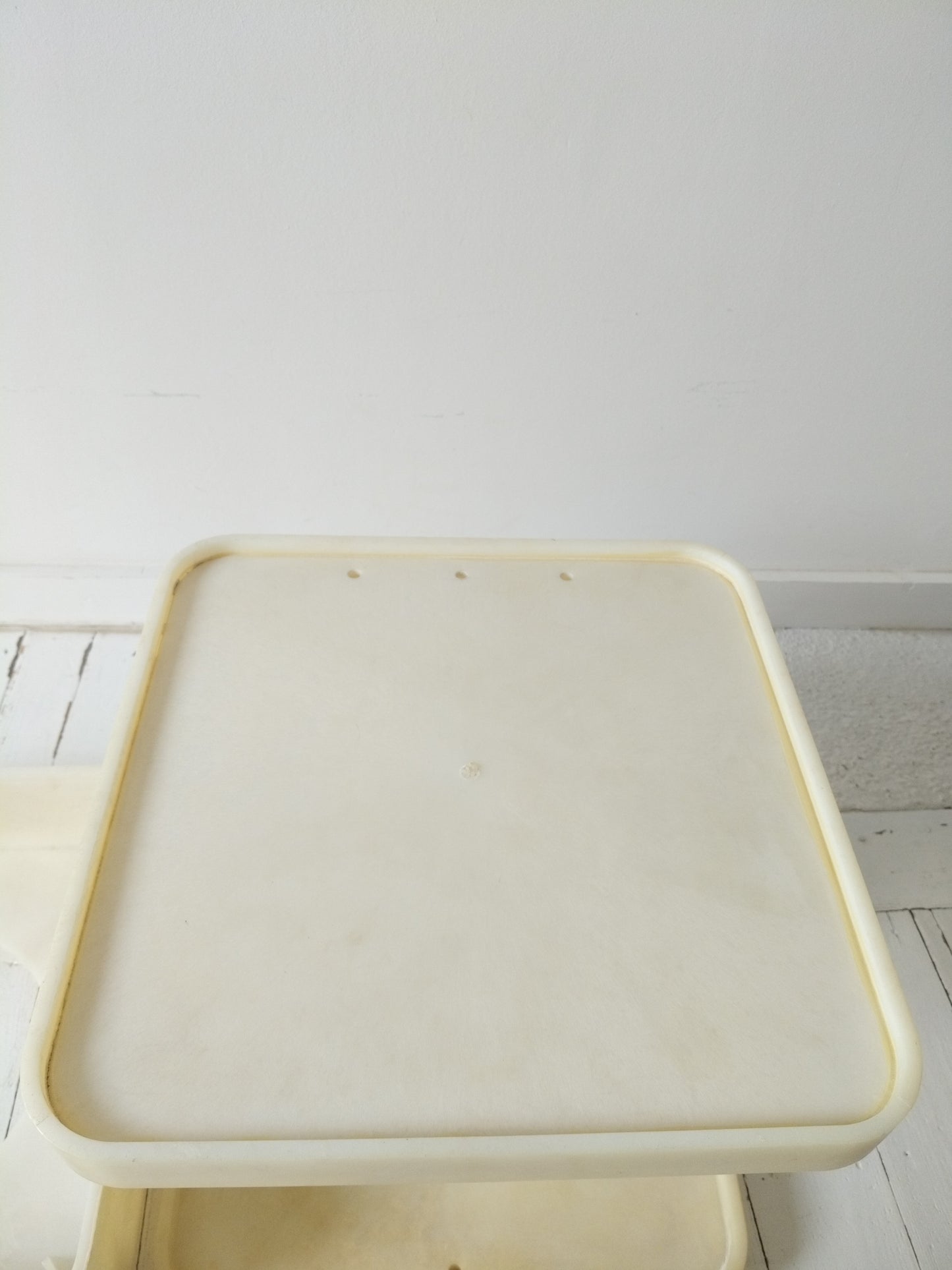 Petit meuble d'appoint/ chevet/ desserte en fibre de verre