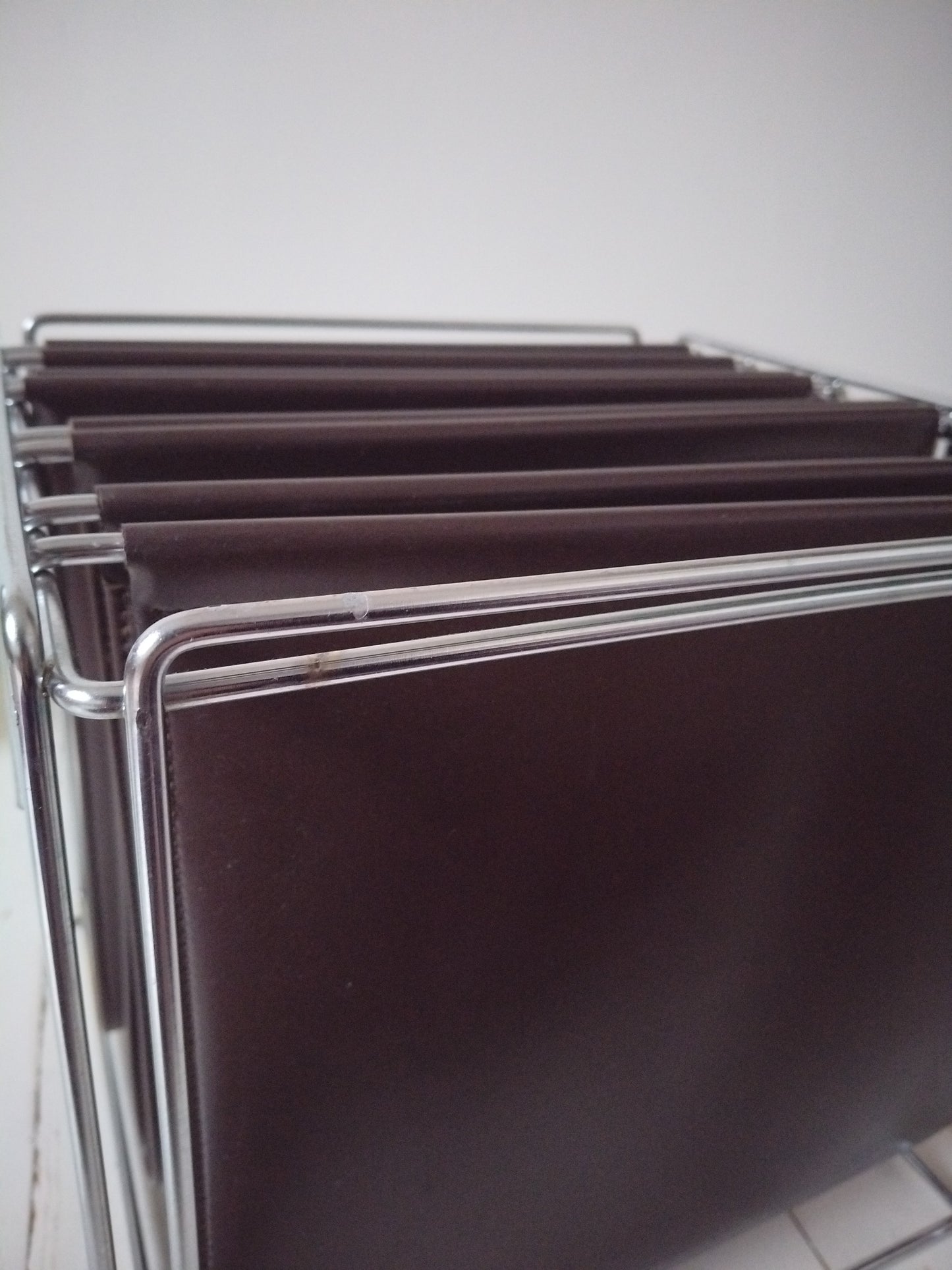 Porte-revues/ range-documents/ vinyles métal et simili cuir par Max Sauze pour Isocèle 70's