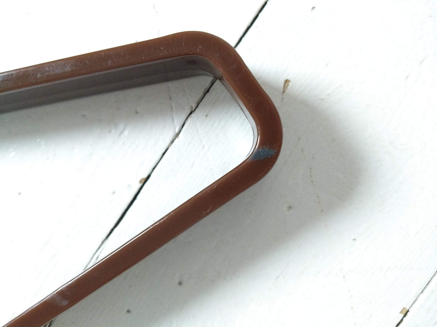 Ensemble de 3 cintres en plastique MK Finland by Karhumuovioy - cetaitmieuxavant