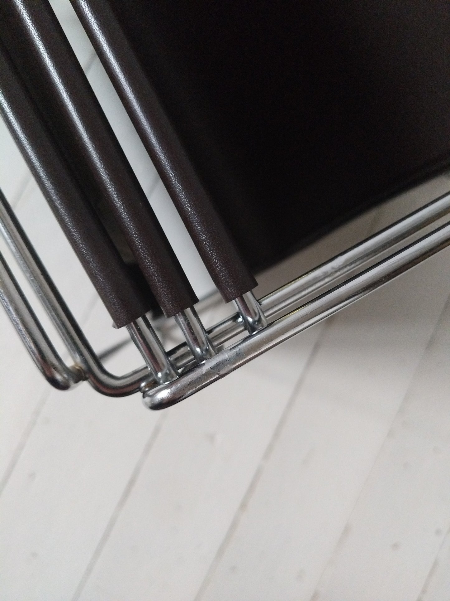 Porte-revues/ range-documents/ vinyles métal et simili cuir par Max Sauze pour Isocèle 70's