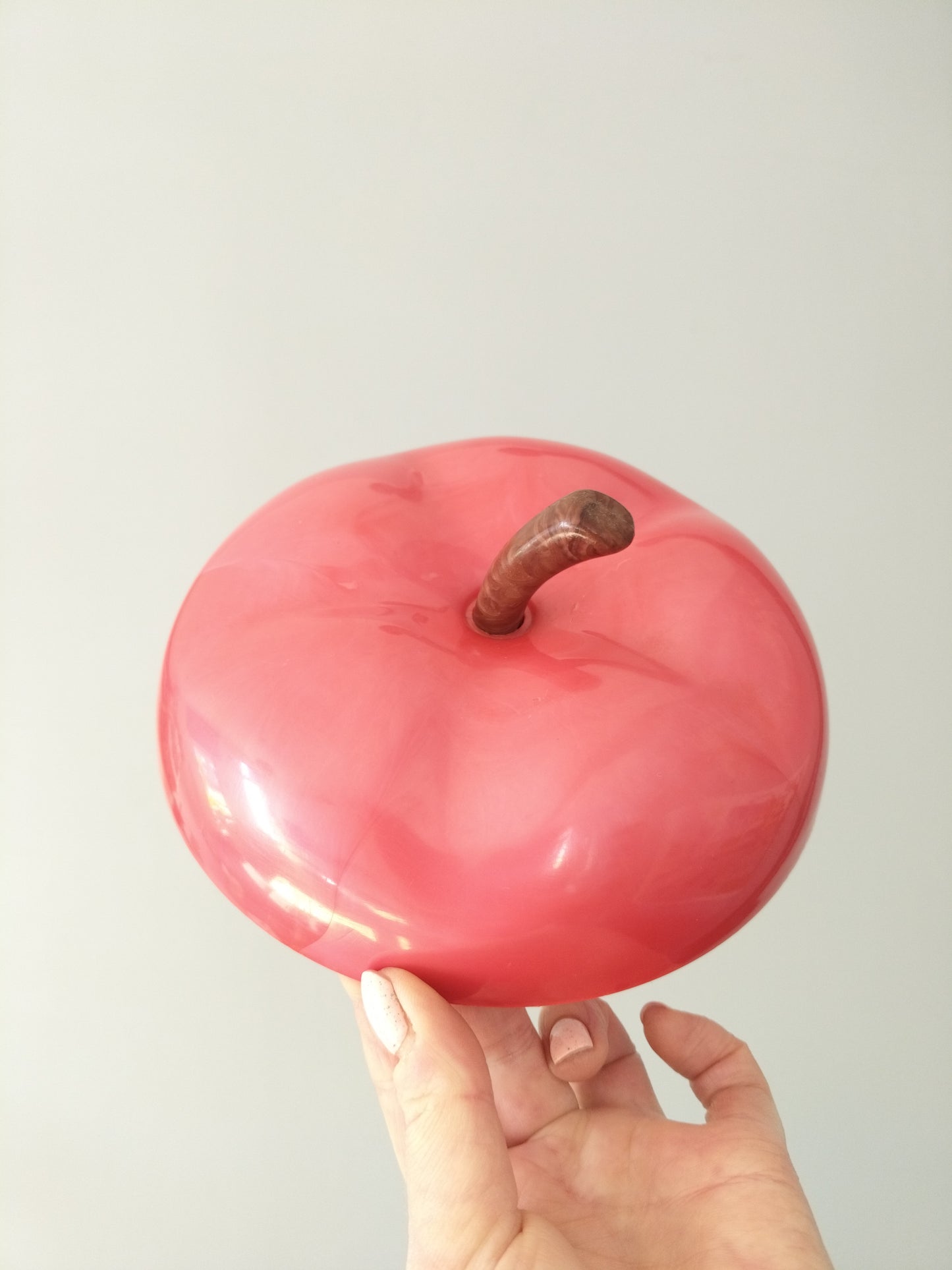 Boîte pomme en plastique framboise nacré - cetaitmieuxavant