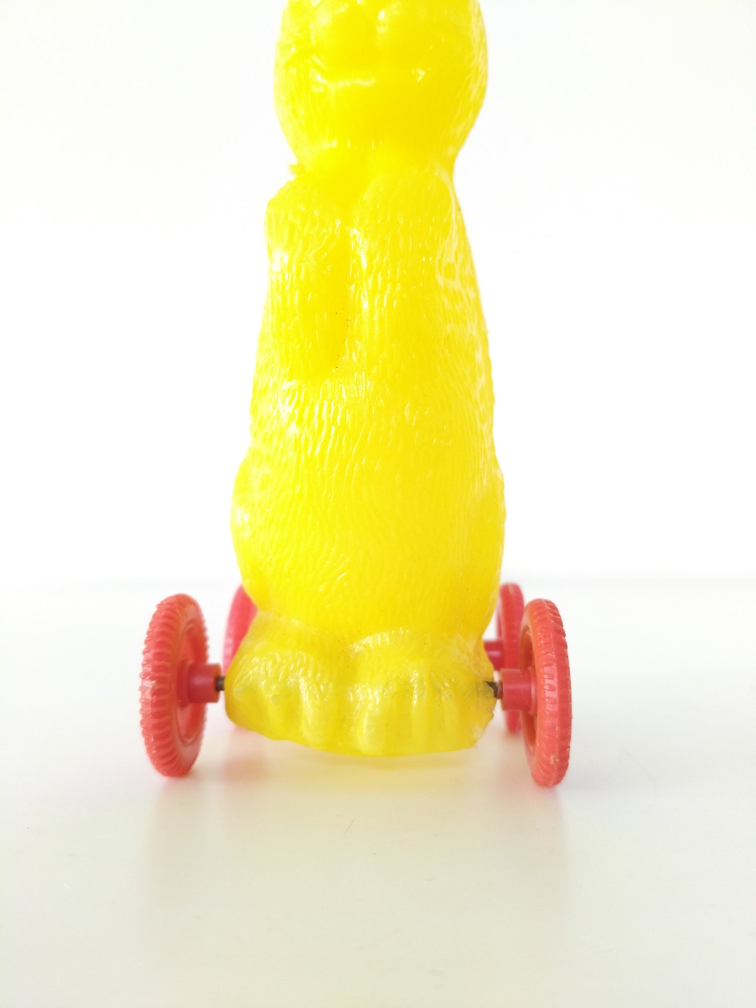 Déco de Pâques/ jouet petit lapin à roulettes en plastique - cetaitmieuxavant