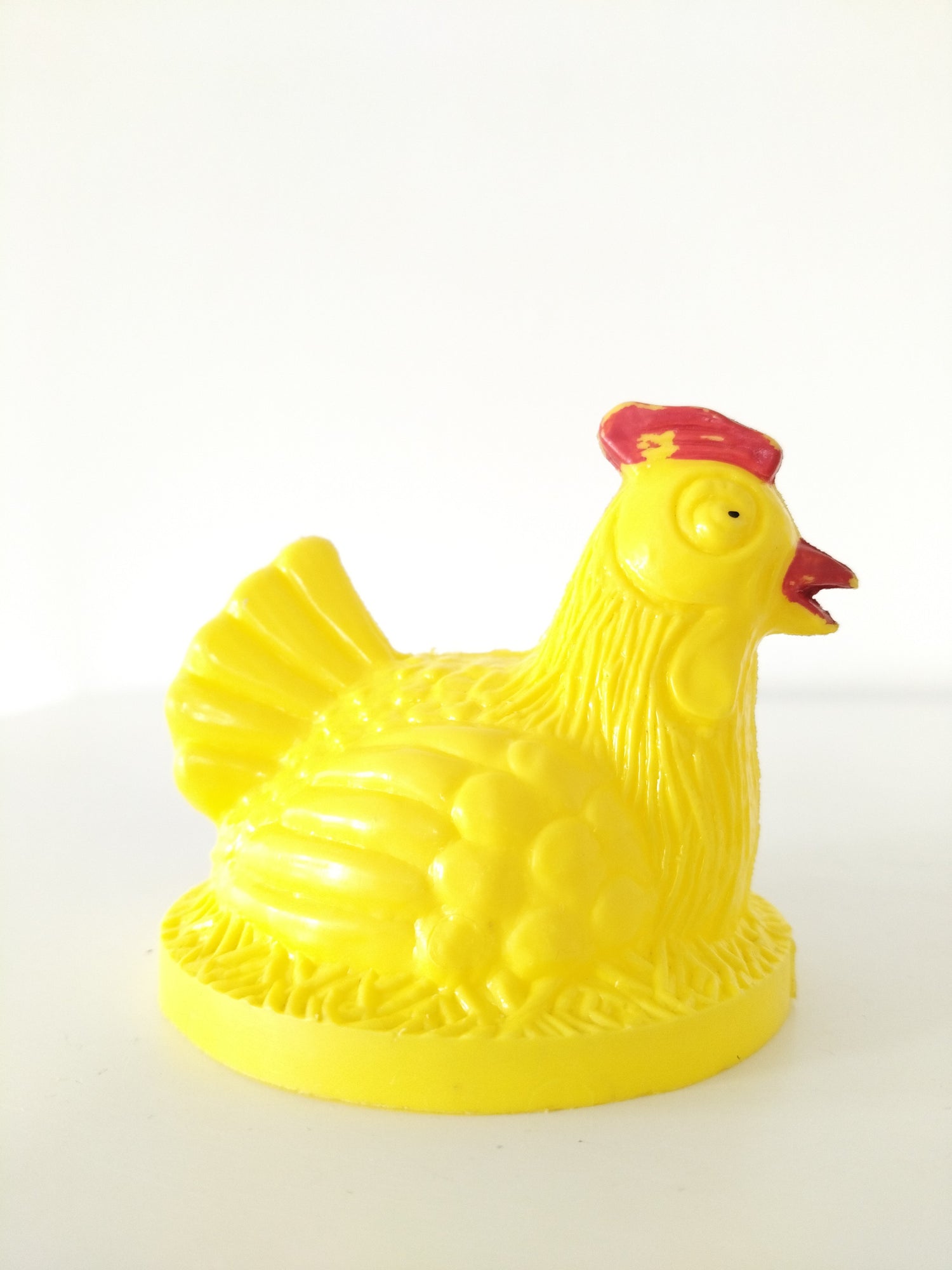 Déco de Pâques poule en plastique - cetaitmieuxavant