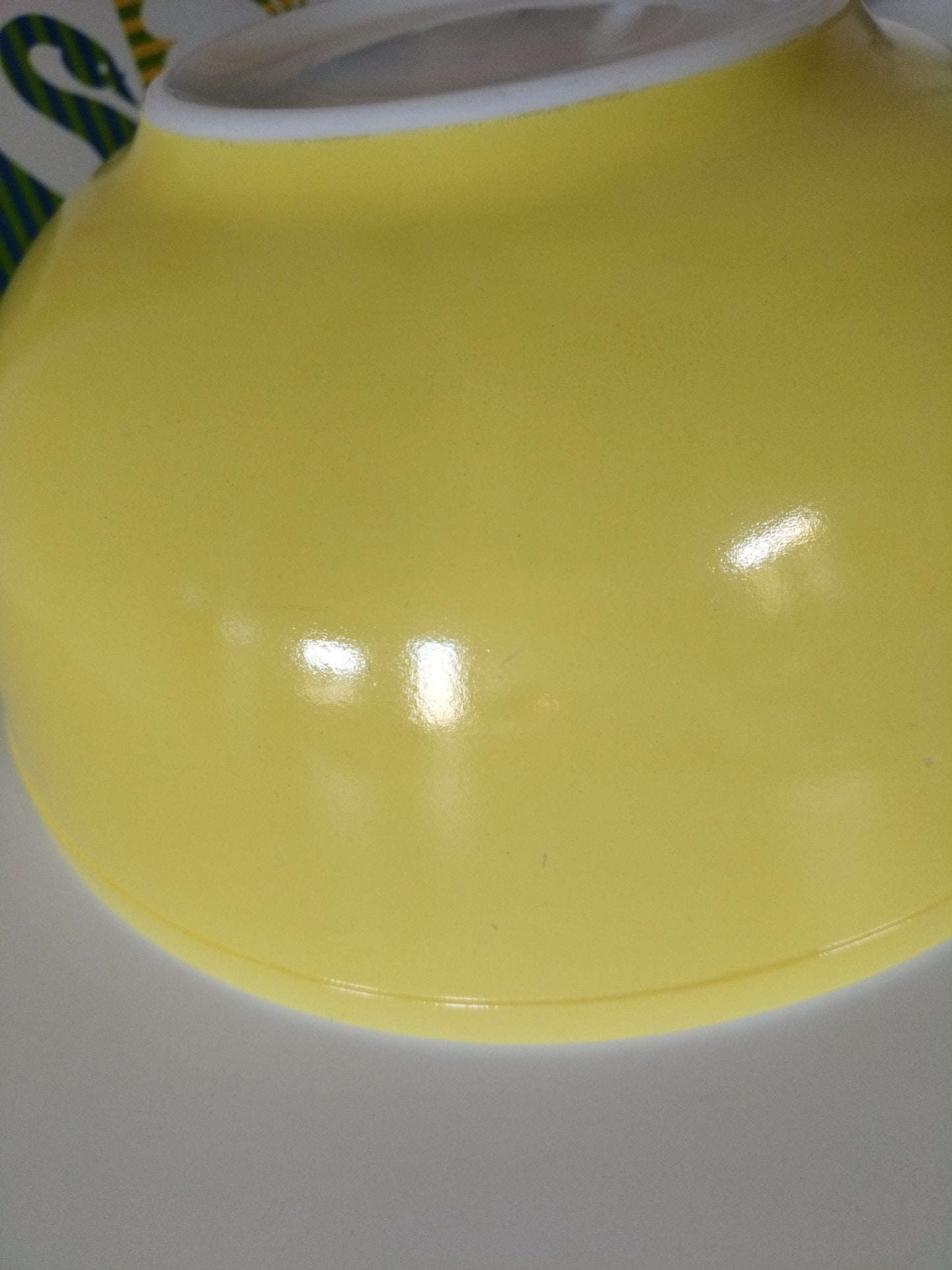Gros bol mélangeur Pyrex USA jaune