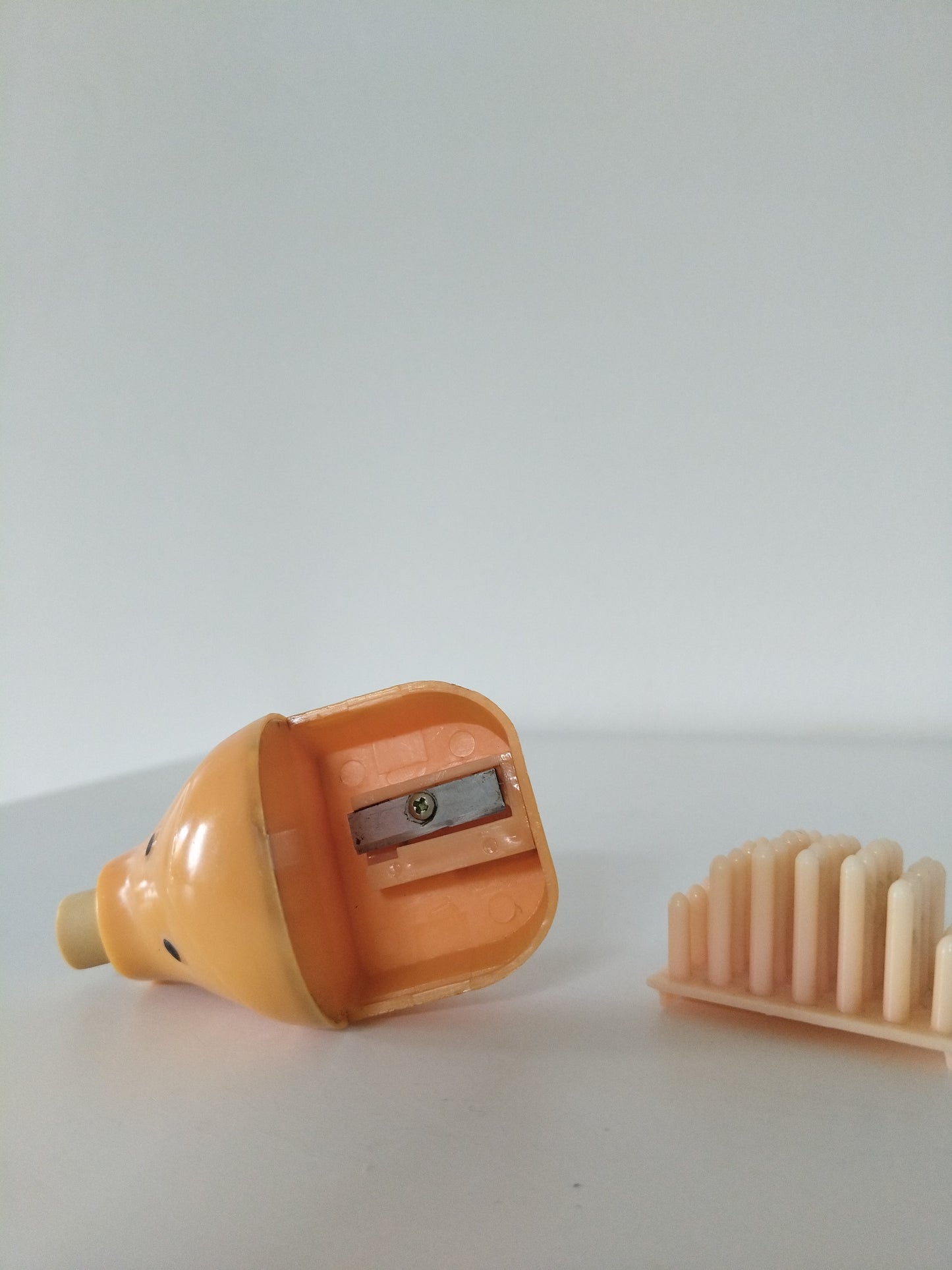 Hérisson miniature taille-crayon, porte-crayon et gomme 80's couleur au choix