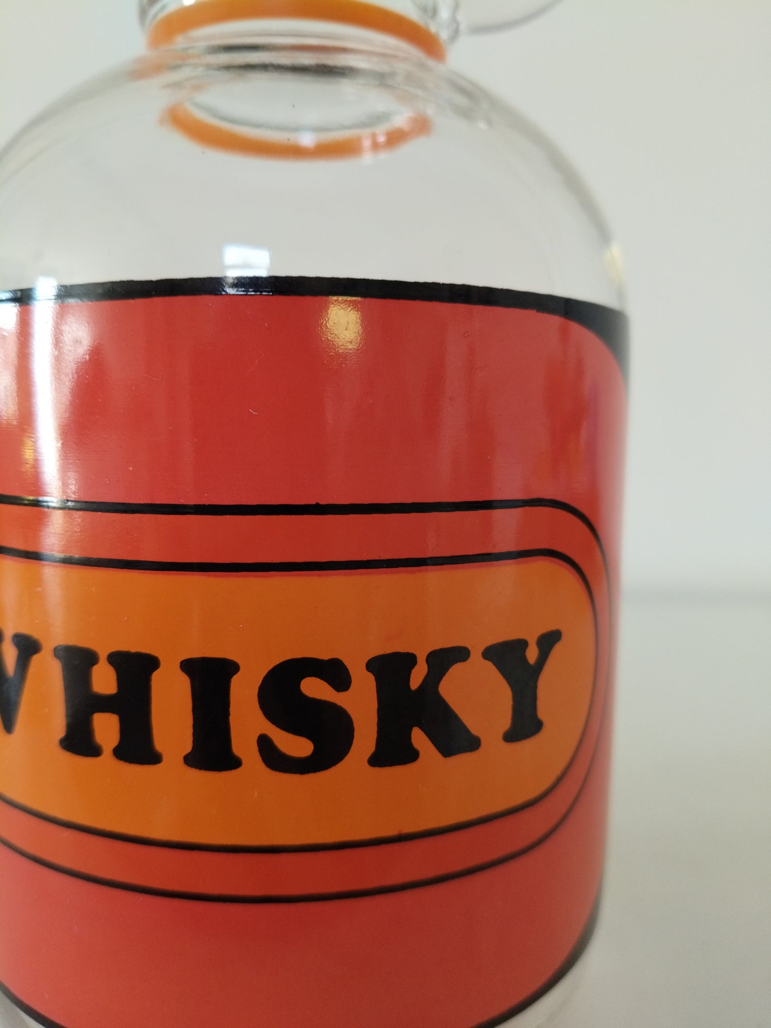 Ancienne bouteille à whisky en verre - cetaitmieuxavant
