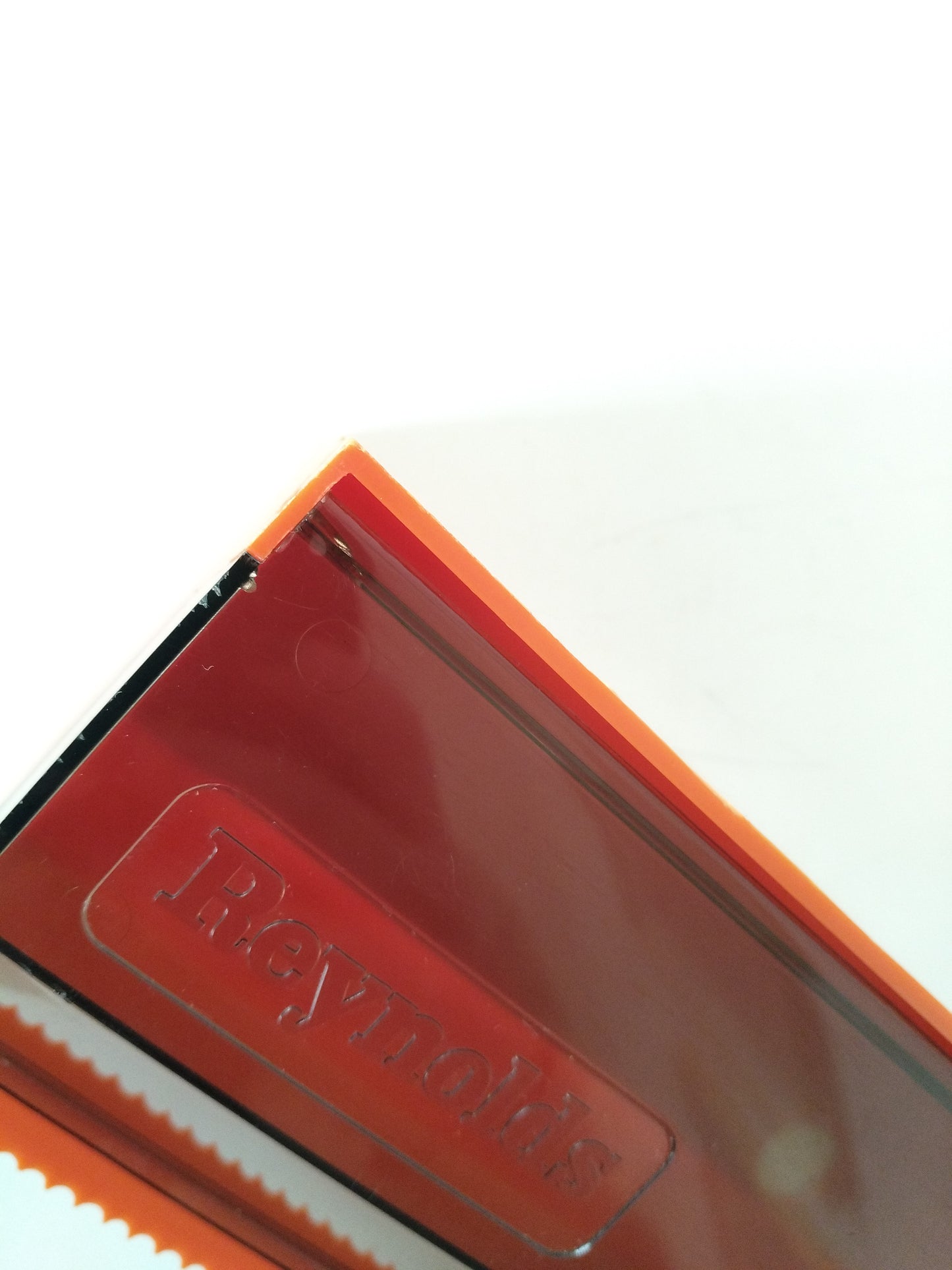 Dérouleur de papier alimentaire mural en plastique Reynolds