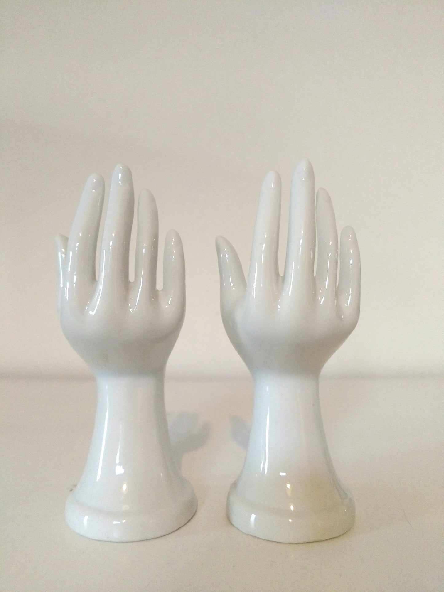 Petit soliflore/ baguier/ porte-bijoux main en céramique à l'unité - 2 pièces disponibles