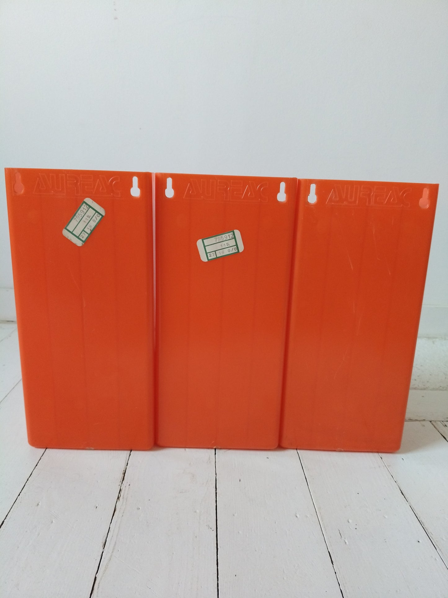 Range-vinyles 33T/ porte-revues Auréac en plastique (à poser ou mural) à l'unité