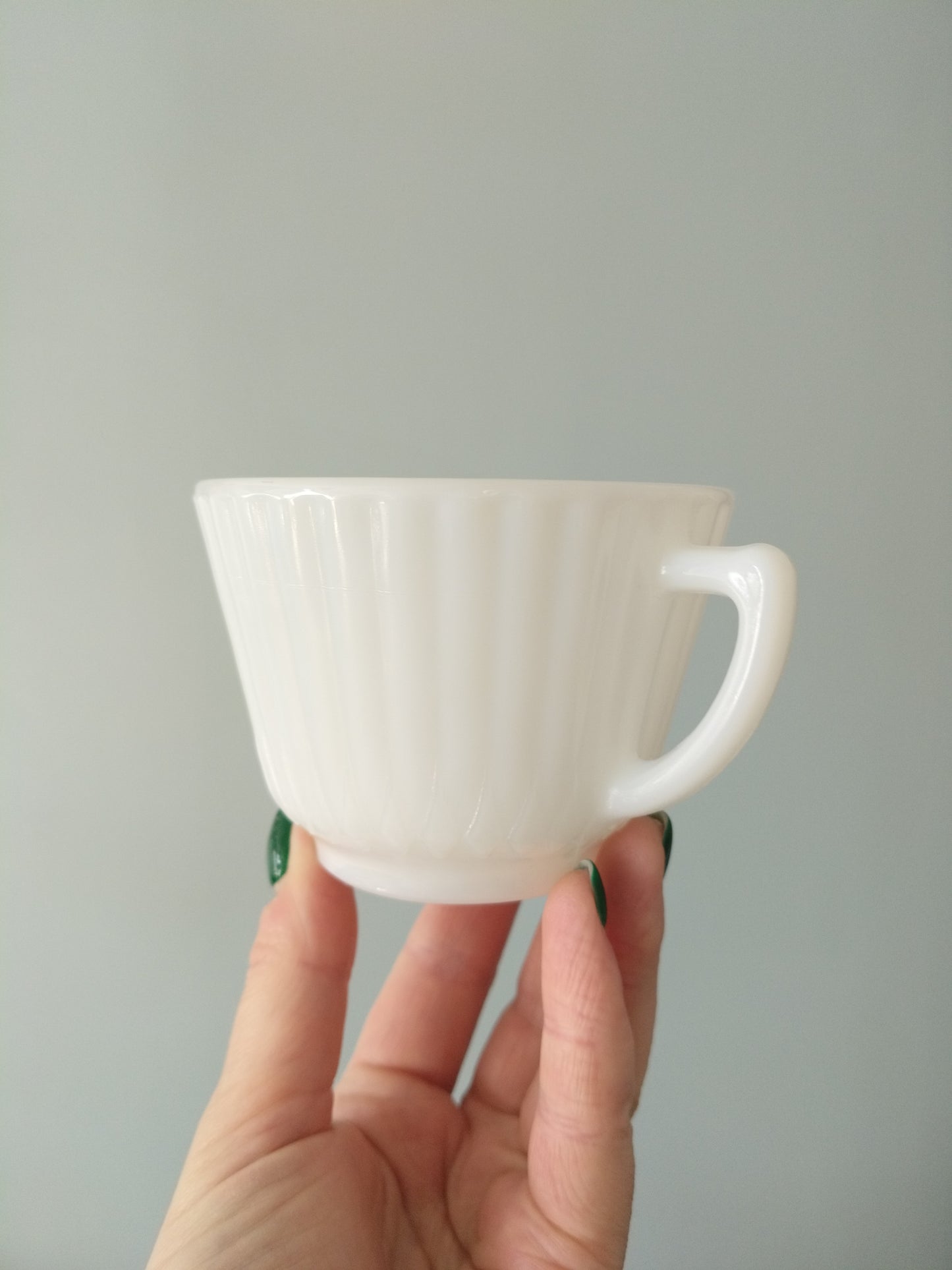 Ensemble de 2 tasses et 2 soucoupes en verre opalin Petalware Macbeth-Evans USA - cetaitmieuxavant