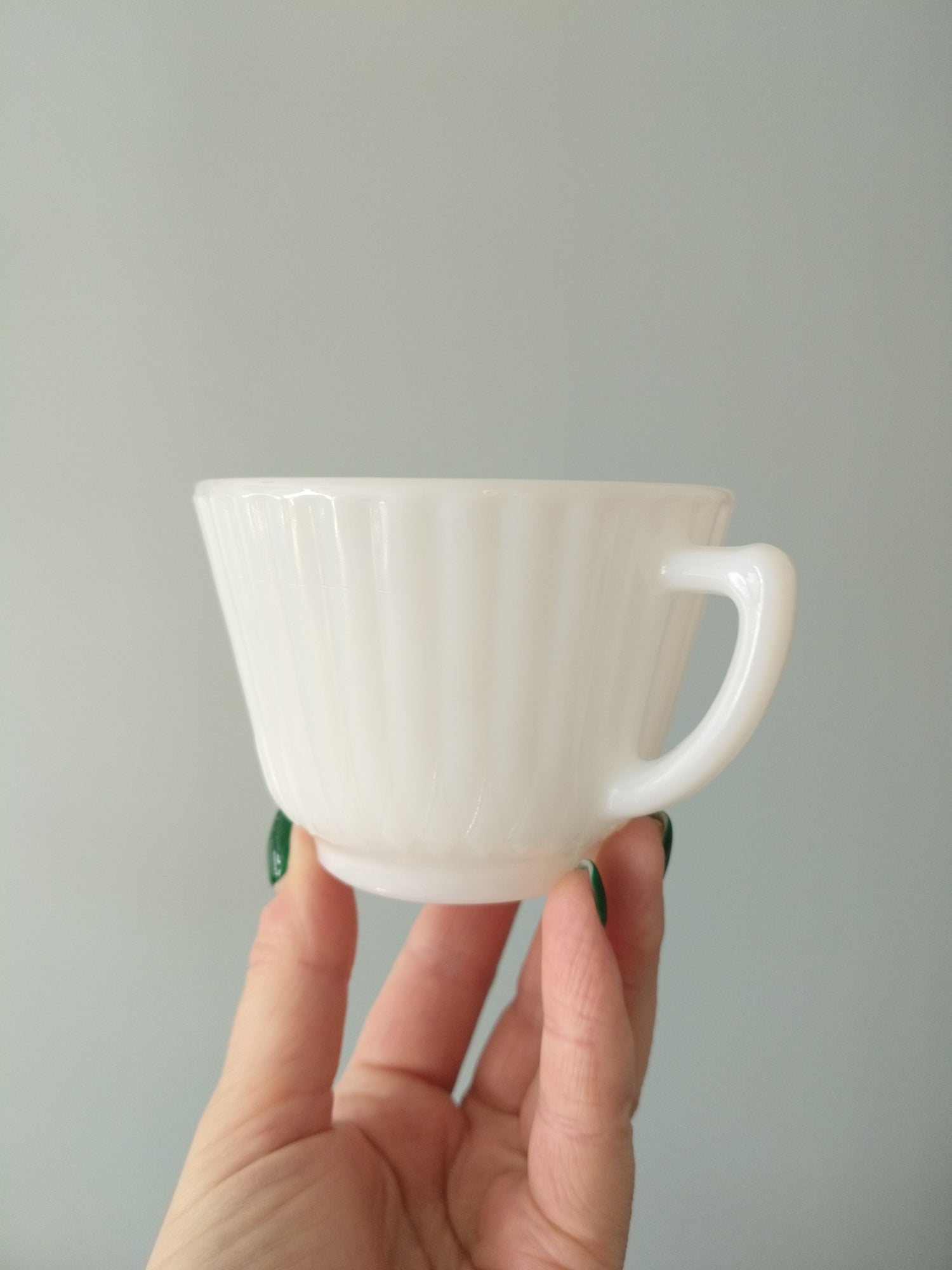 Ensemble de 2 tasses et 2 soucoupes en verre opalin Petalware Macbeth-Evans USA - cetaitmieuxavant
