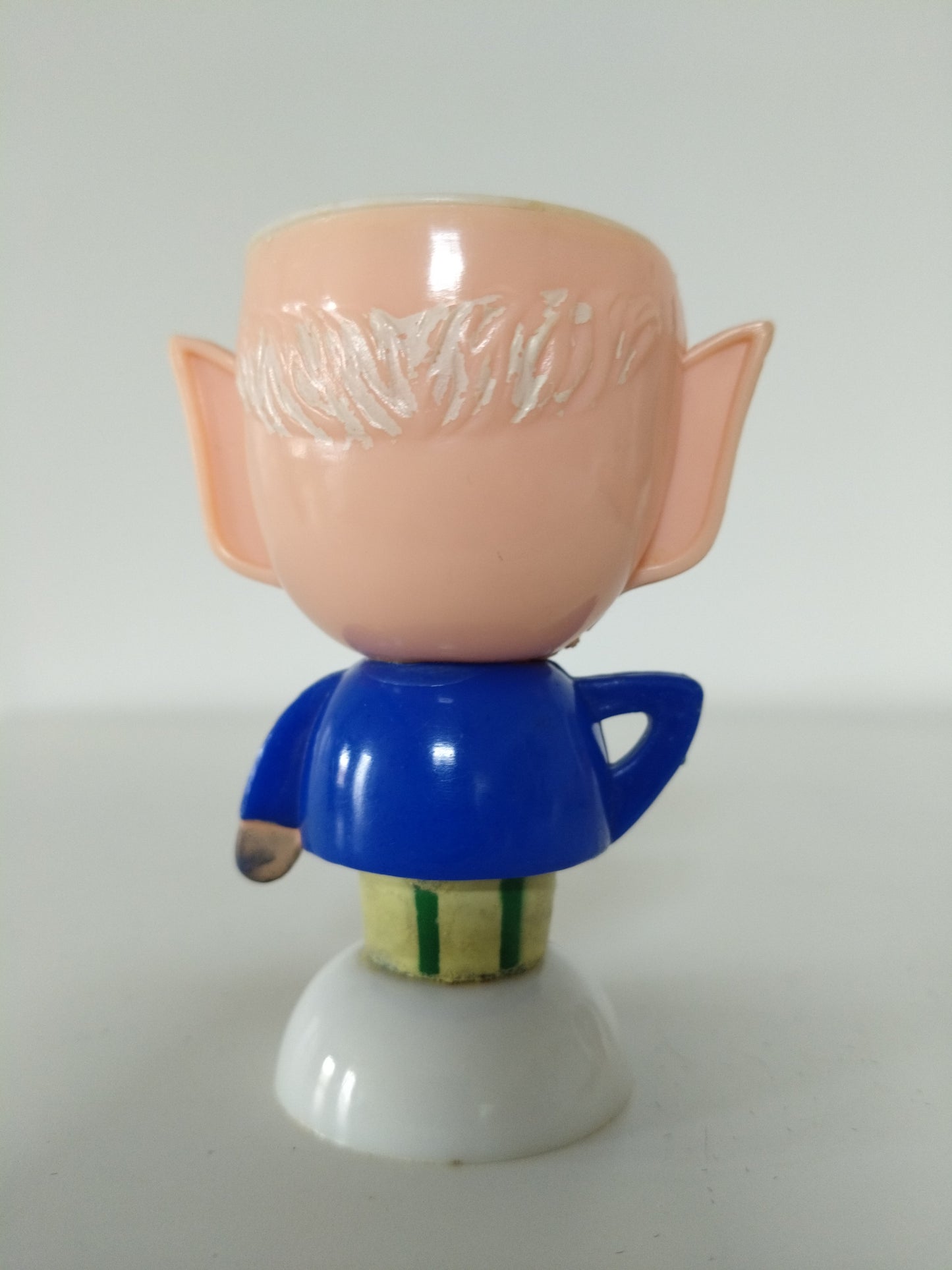 Coquetier lutin Potiron Oui-Oui en plastique made in Hong Kong