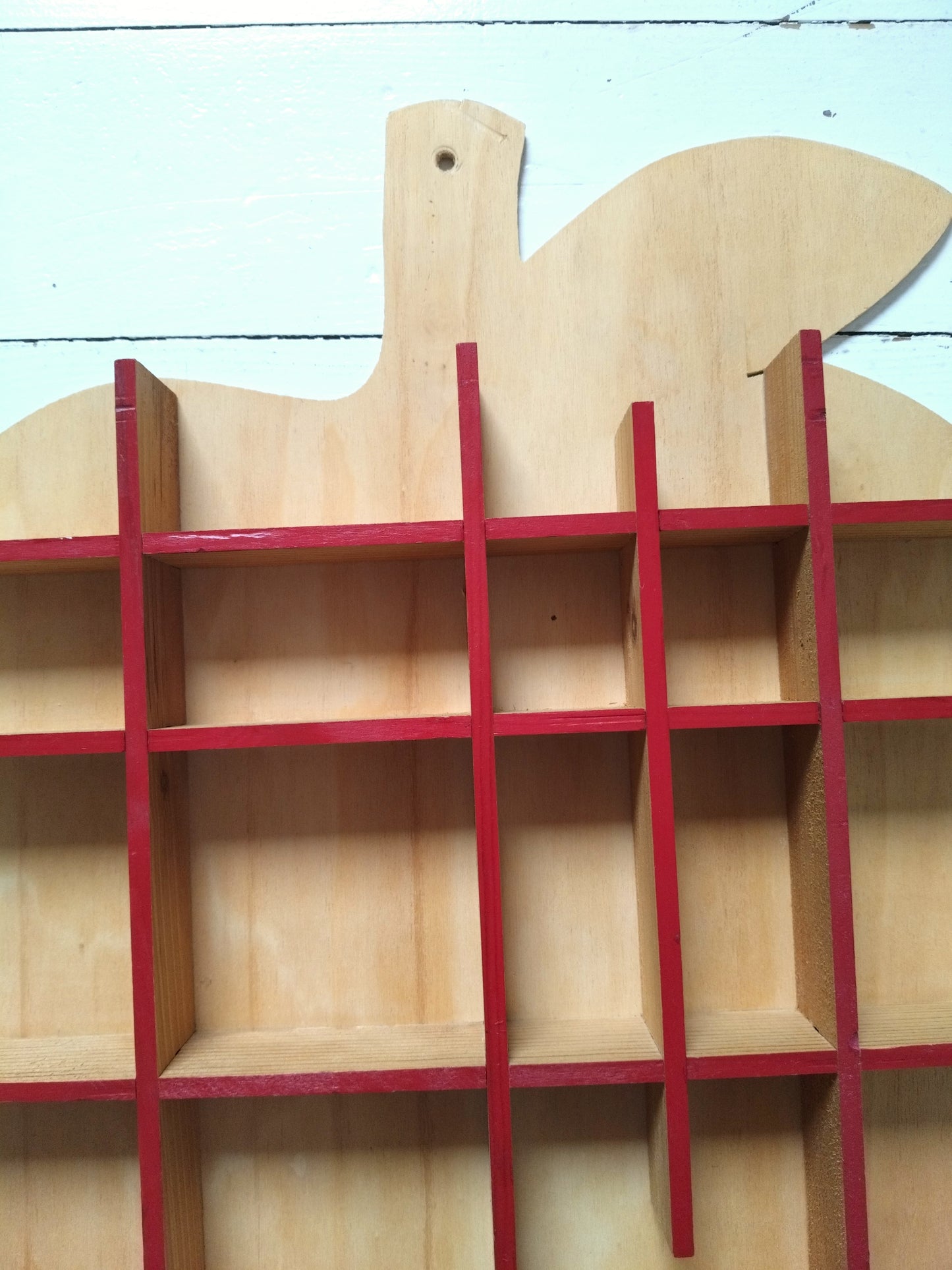 Étagère murale pomme pour miniatures en bois