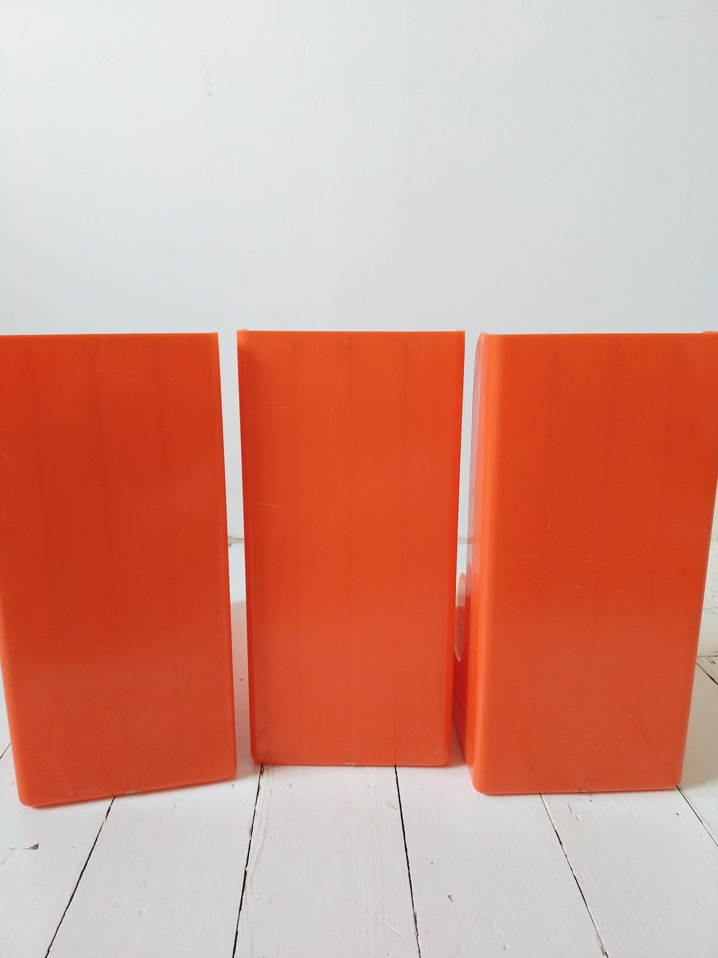 Range-vinyles 33T/ porte-revues Auréac en plastique (à poser ou mural) à l'unité