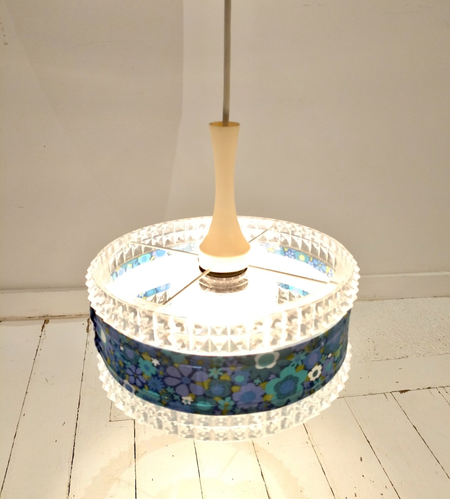 Luminaire/ suspension verre, plexiglas et tissu - cetaitmieuxavant