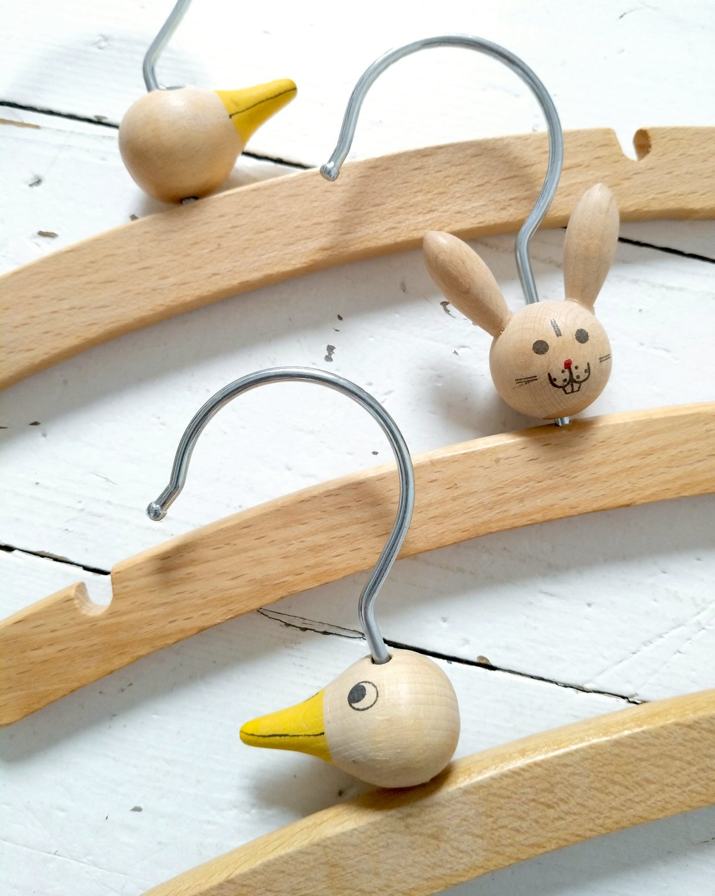 Ensemble de 3 cintres en bois pour enfant - cetaitmieuxavant