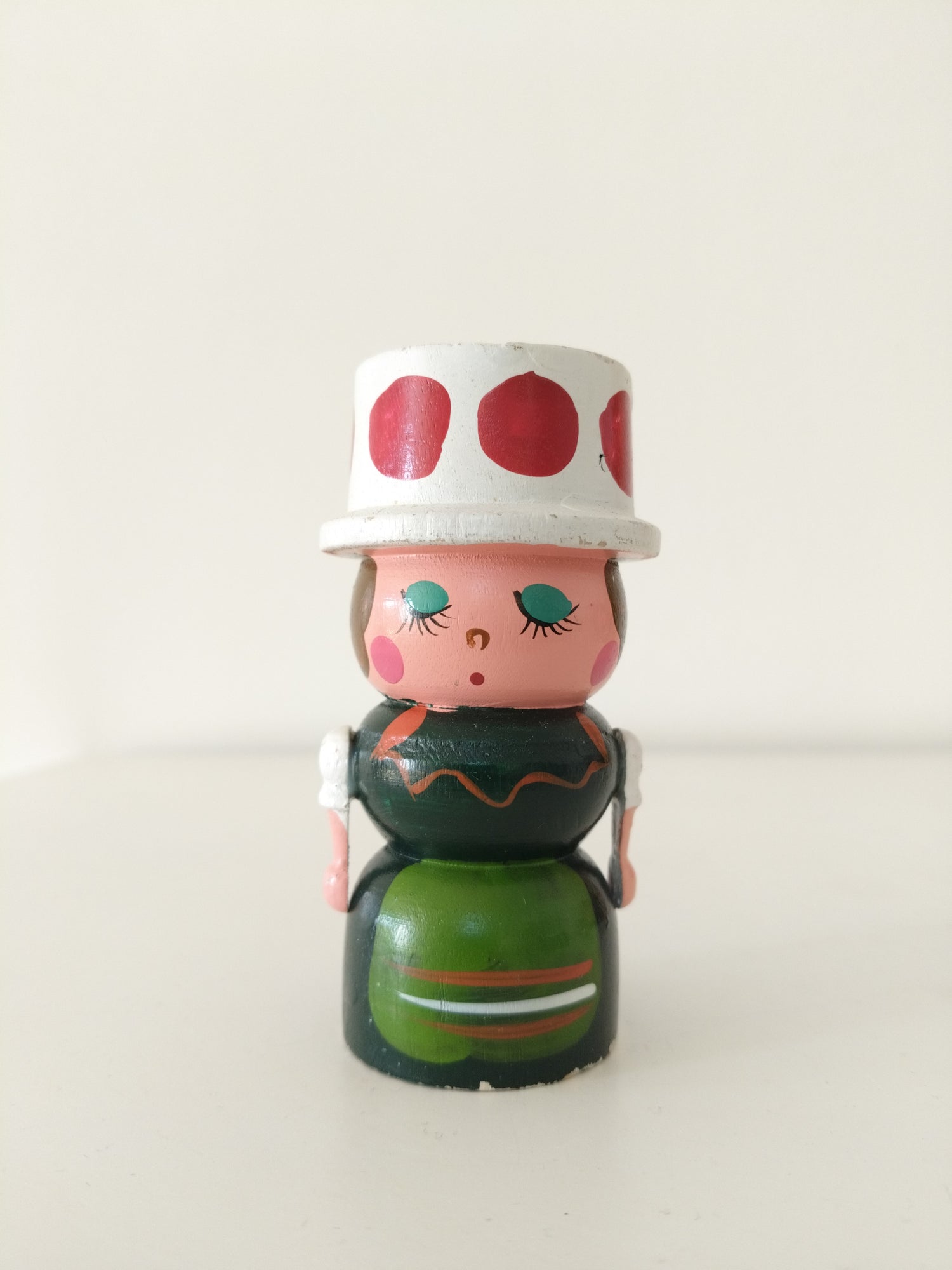 Coquetier personnage en bois au choix - cetaitmieuxavant