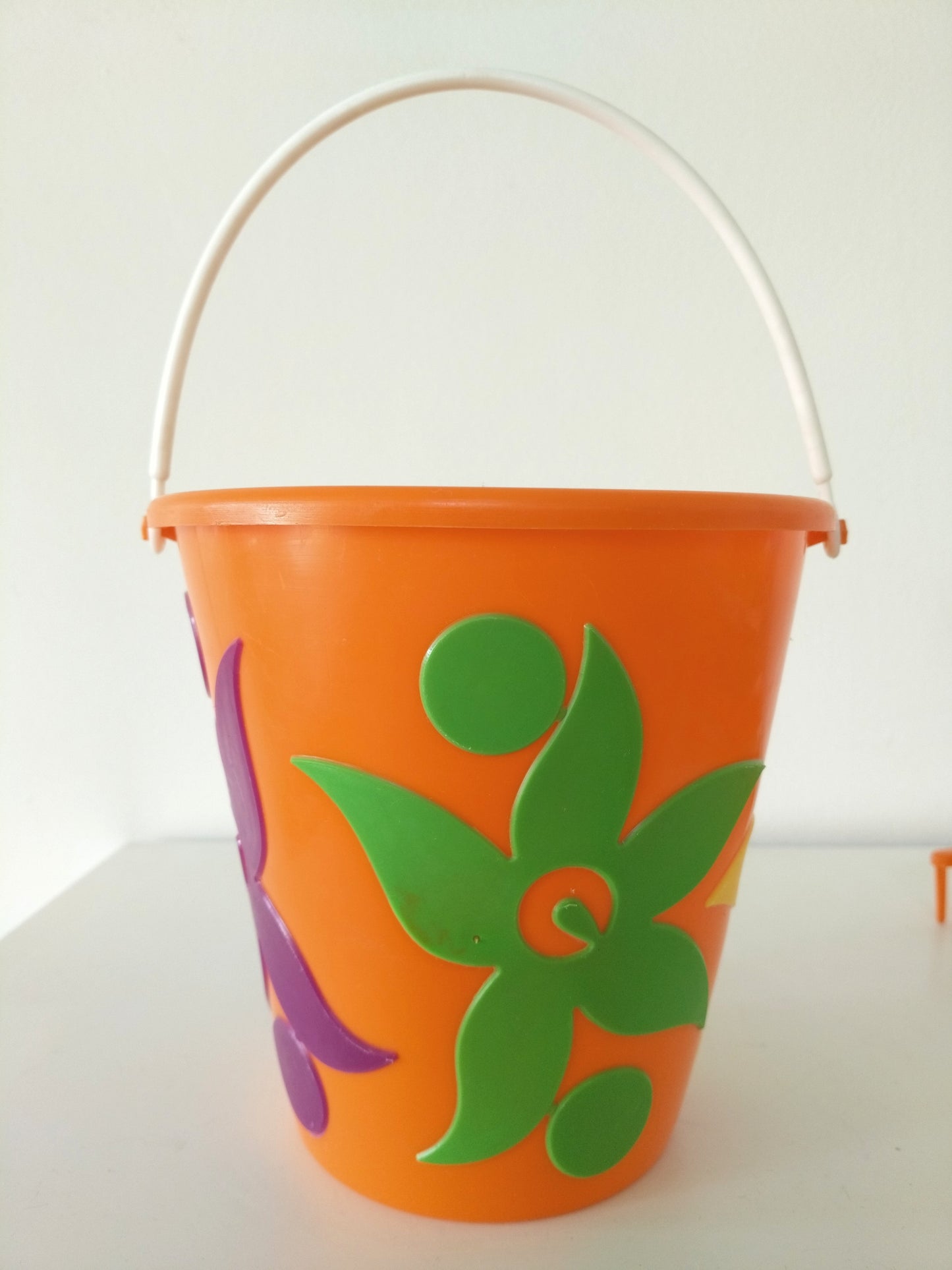 Ancien seau de plage/ pelle et rateau en plastique