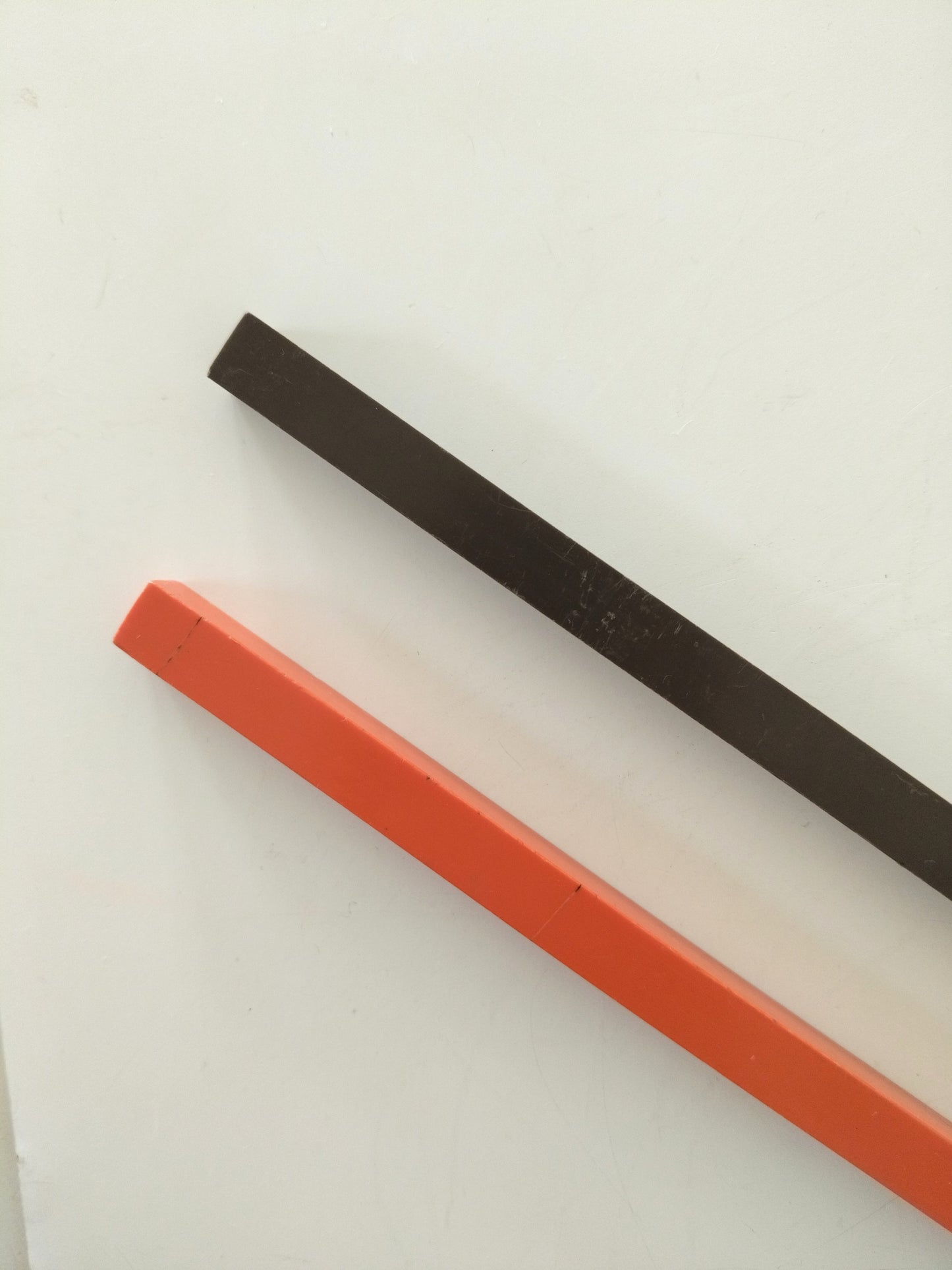 Ancienne règle cubique de 30cm en plastique orange ou brune au choix