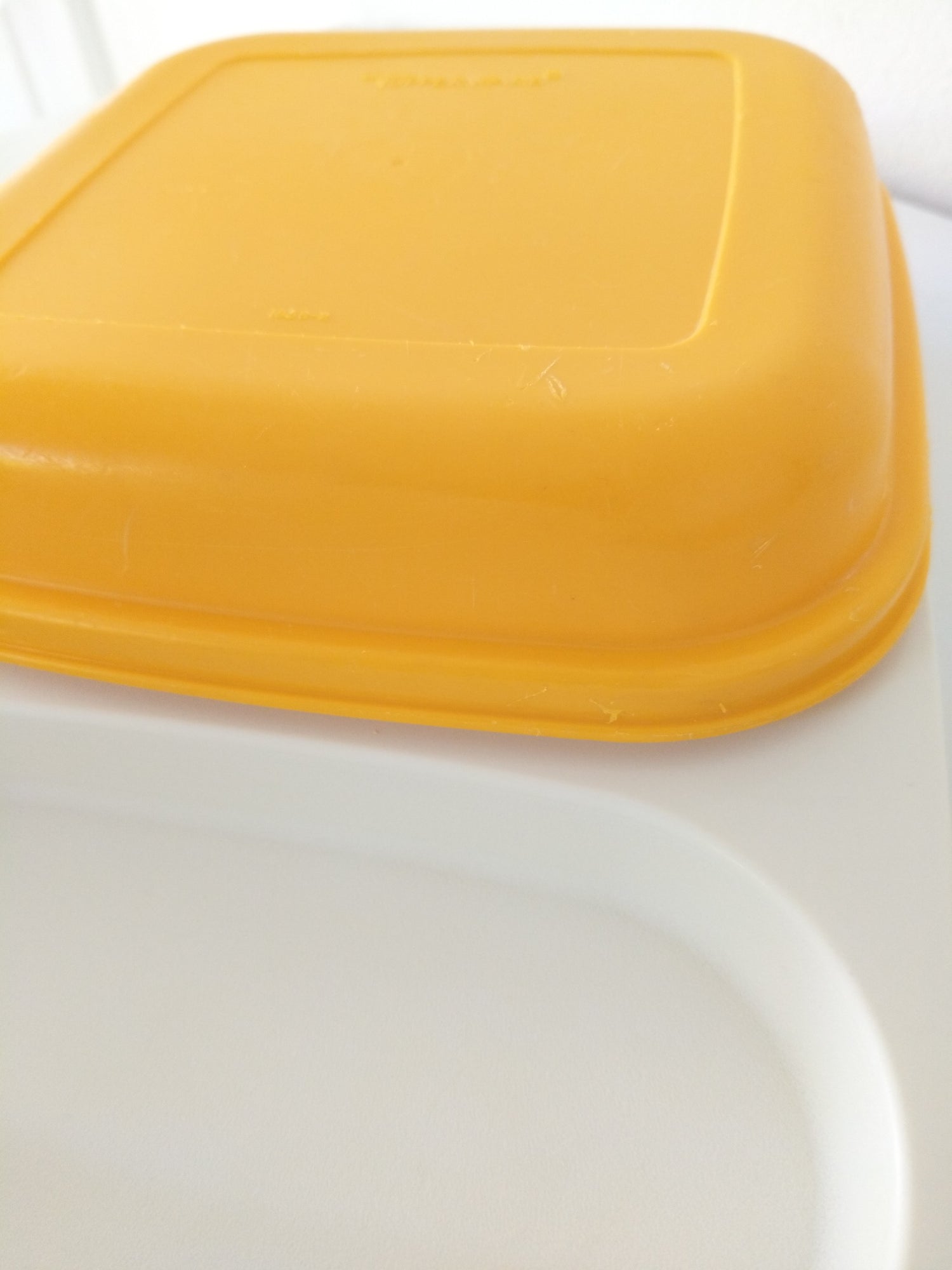 Petit plateau repas avec couvercle Tupperware - cetaitmieuxavant