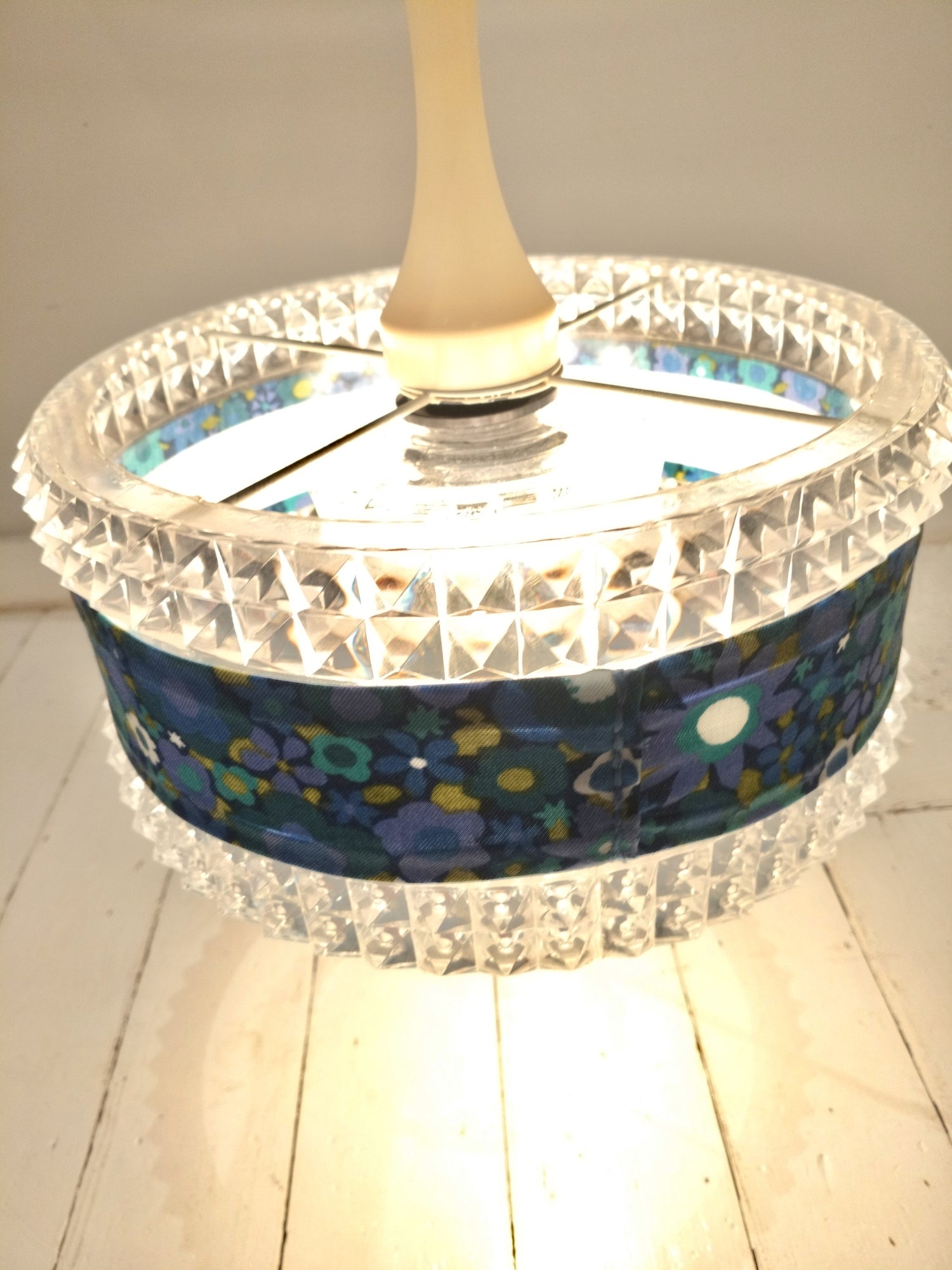 Luminaire/ suspension verre, plexiglas et tissu - cetaitmieuxavant