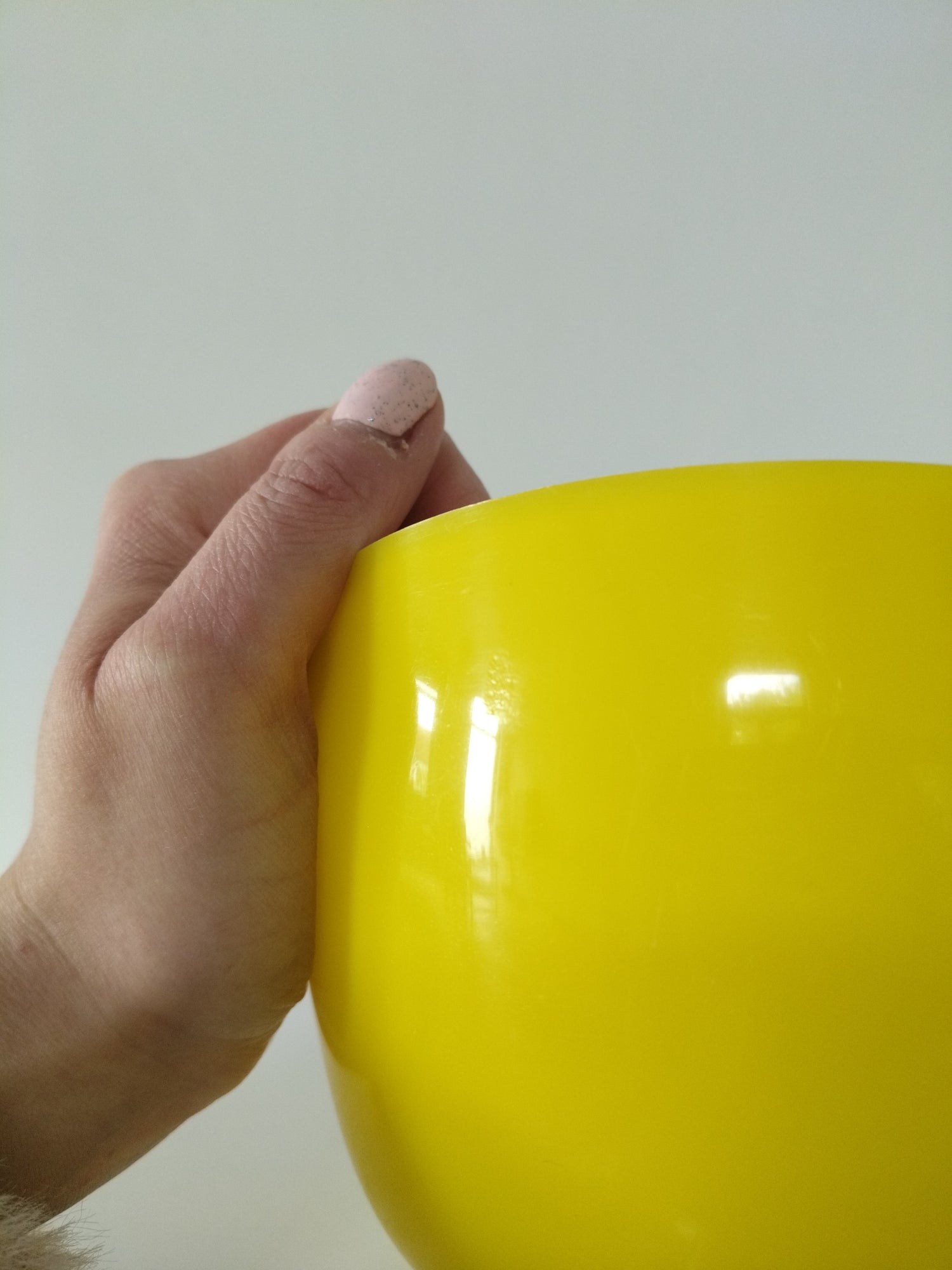 Boîte/ pomme à glaçons en plastique JAUNE - cetaitmieuxavant
