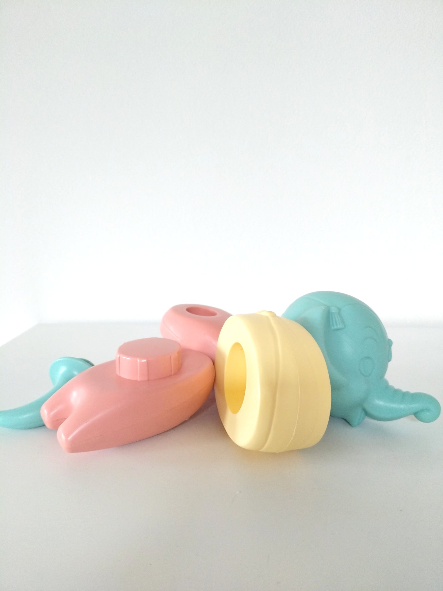 Jouet/ puzzle/ éléphant à emboîter en plastique Tupperware Toy