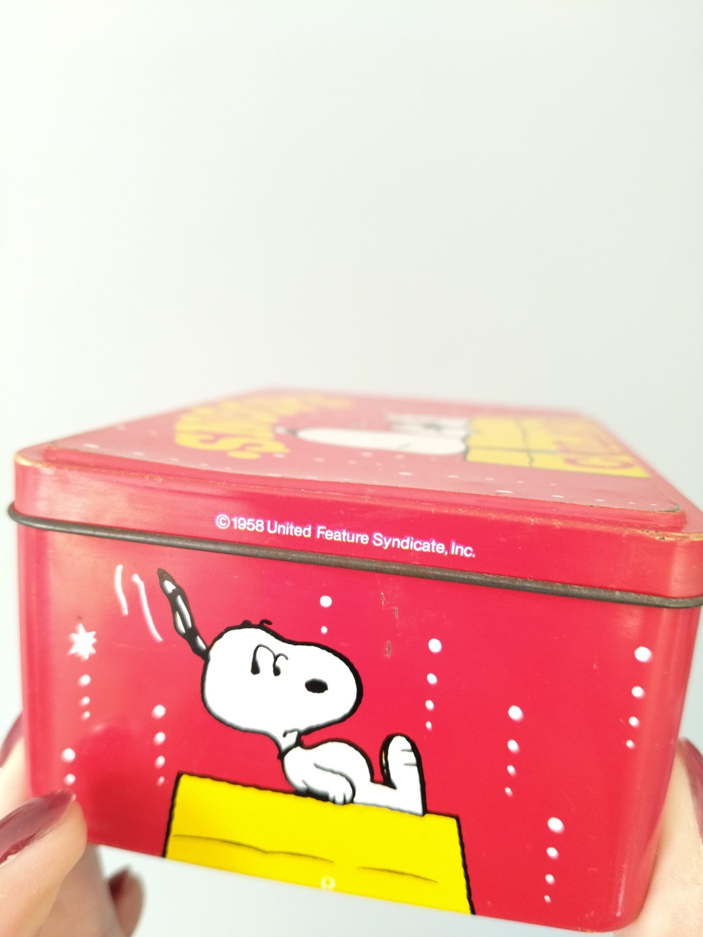 Boîte métallique Snoopy 1958 United Feature Syndicate pour Van Melle confiserie bonbons croque-tendres Cola's