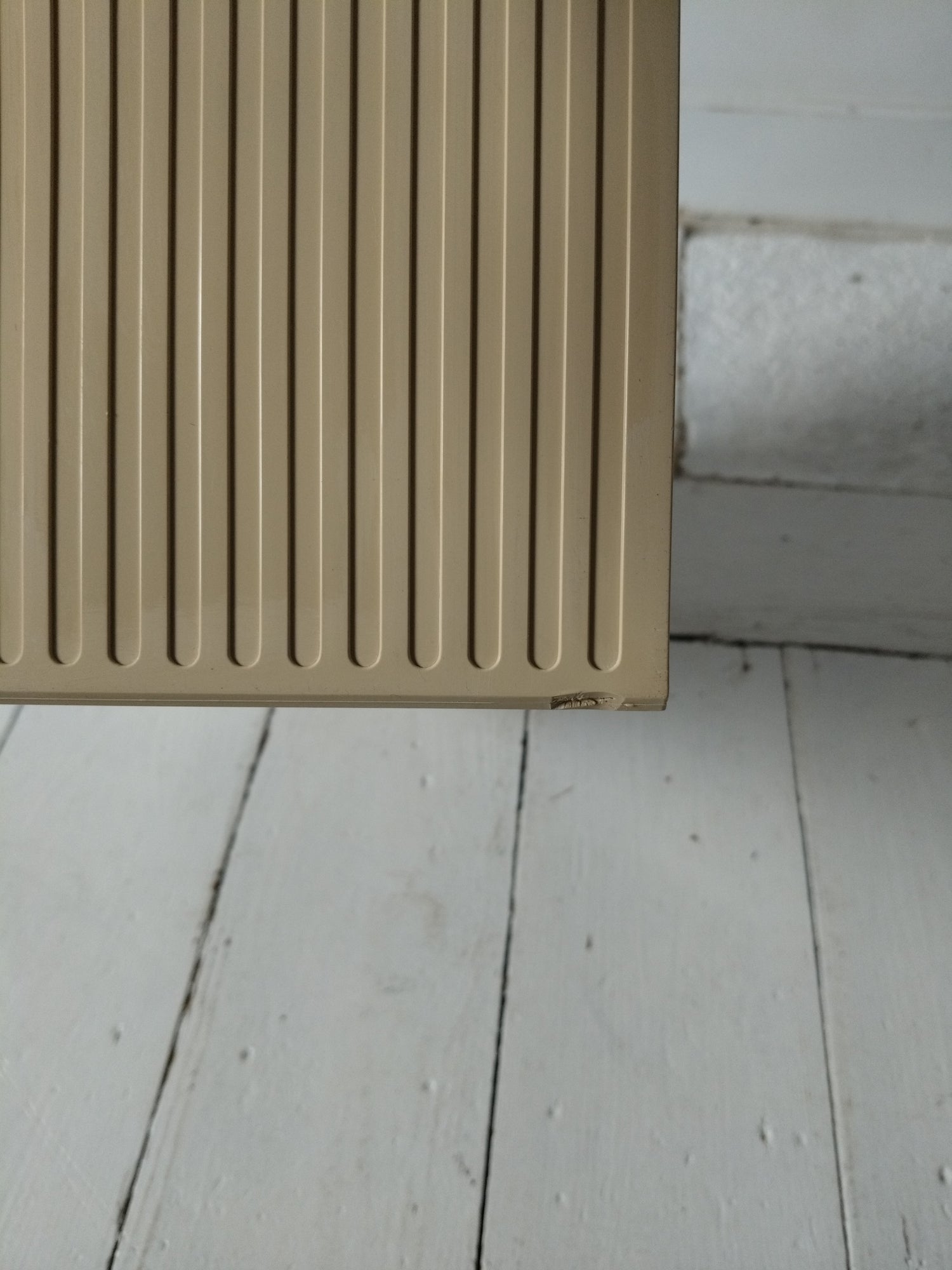 Range/ porte-revues/ vinyles en plastique beige Crayonne T. Conran pour Habitat 70's - cetaitmieuxavant