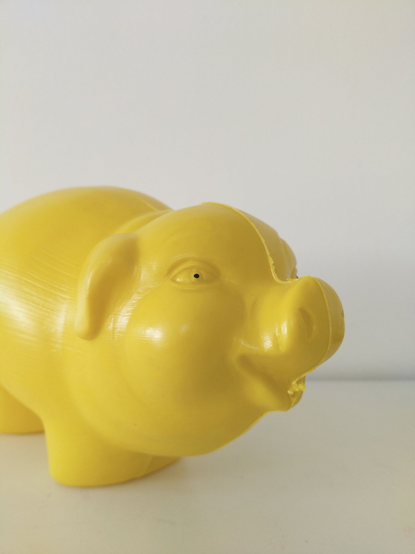 Grosse tirelire cochon en plastique - cetaitmieuxavant