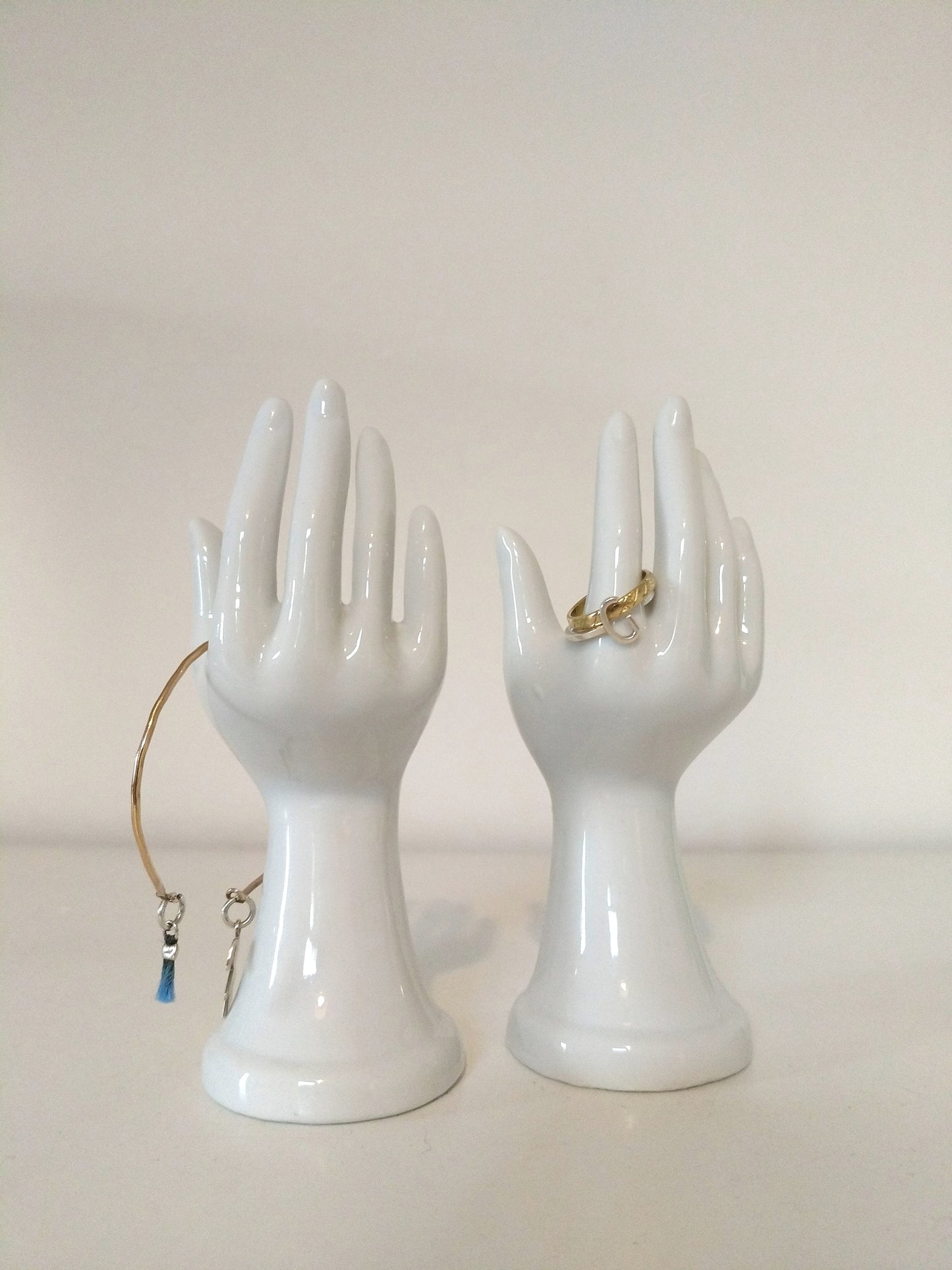 Petit soliflore/ baguier/ porte-bijoux main en céramique à l'unité - 2 pièces disponibles