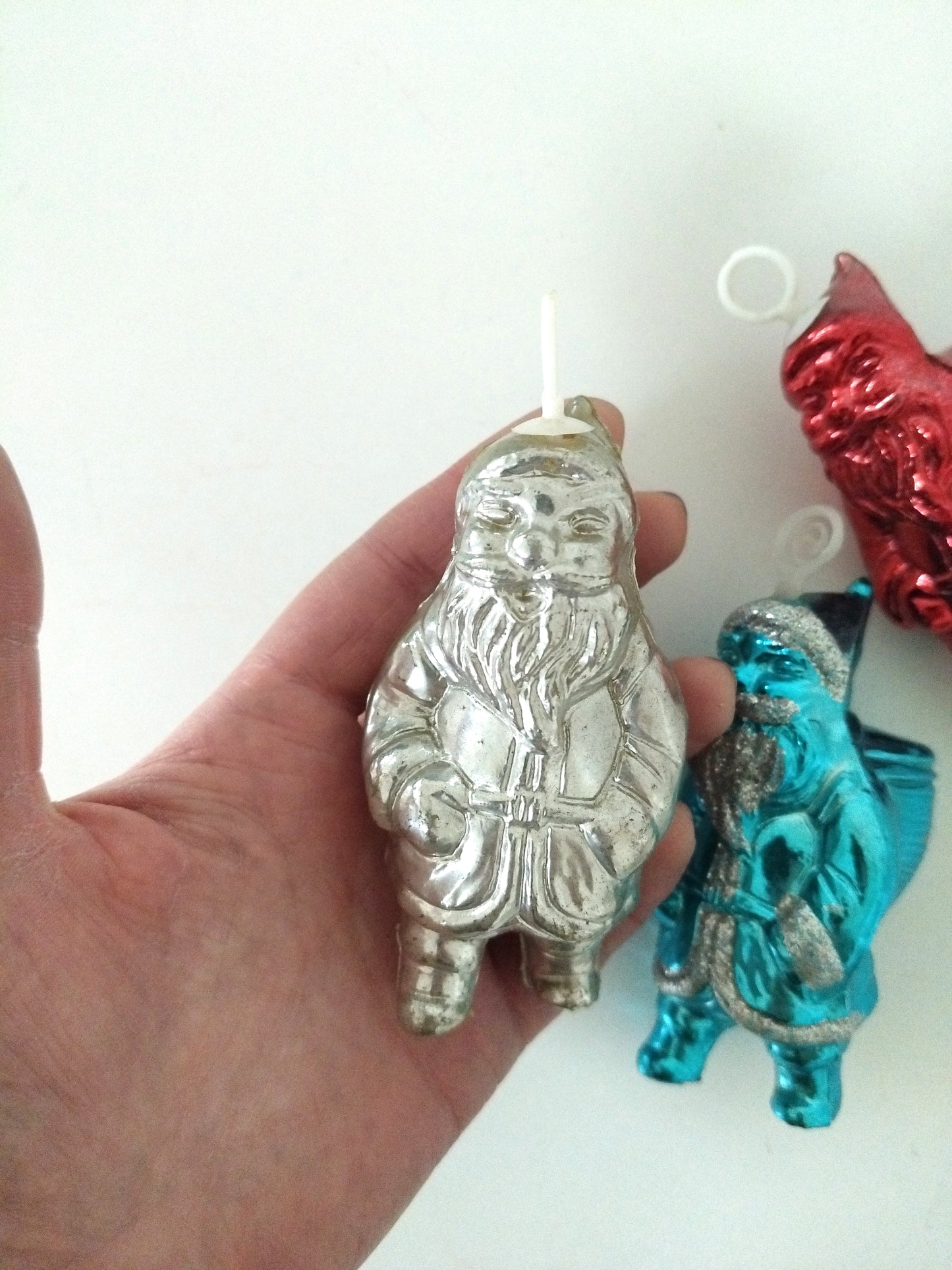 2 pères Noël en plastique à suspendre