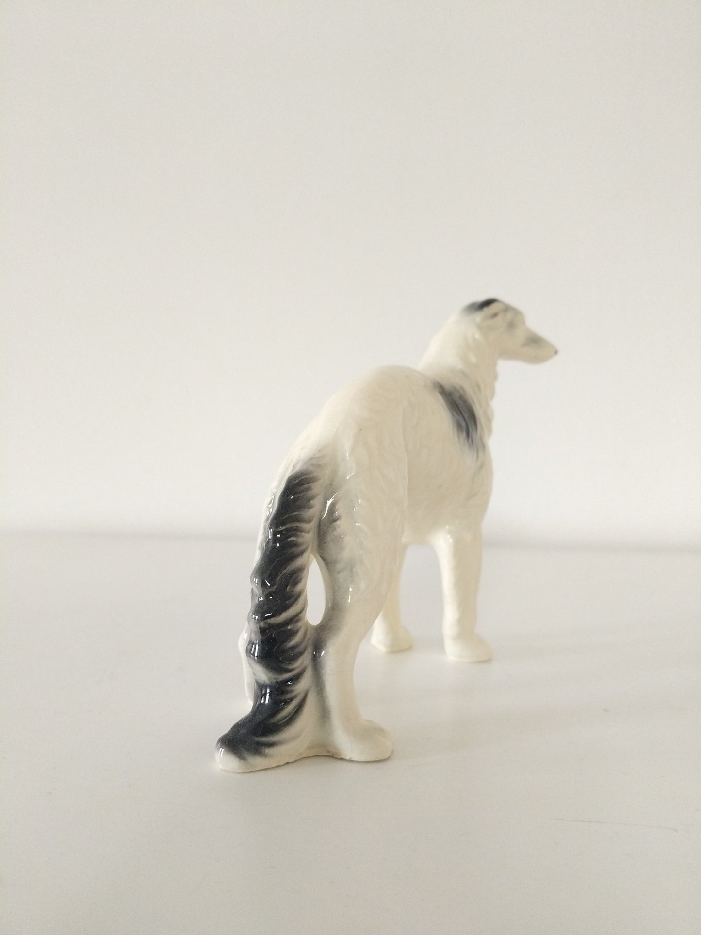 Statuette chien lévrier barzoï en porcelaine Japan