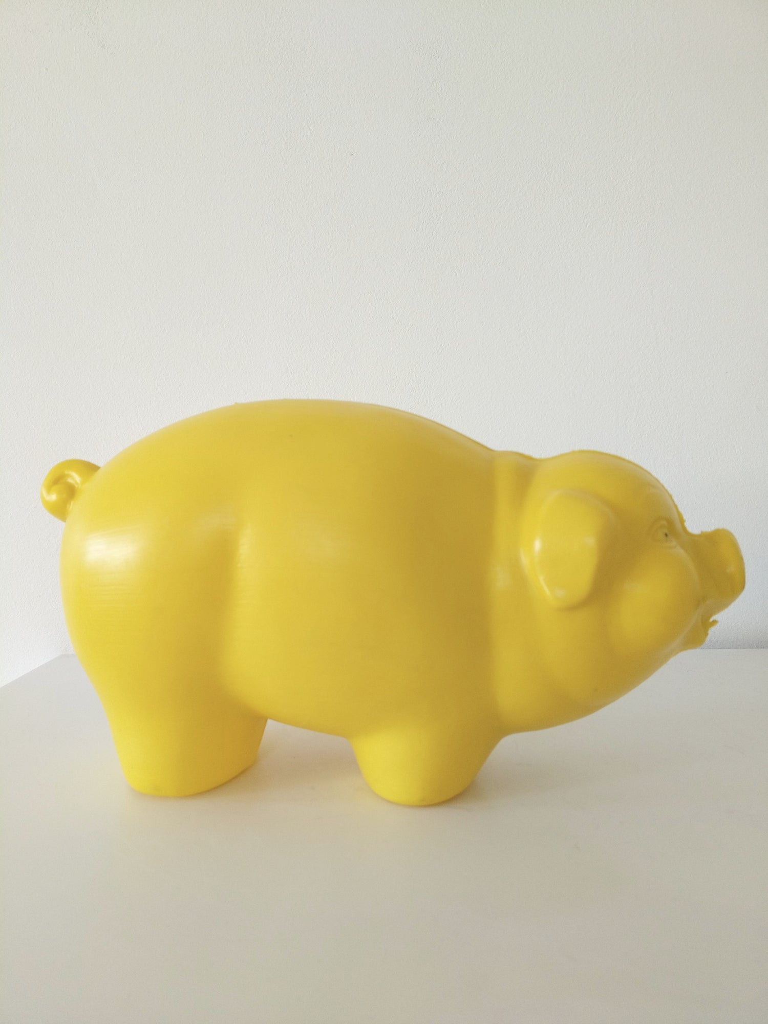 Grosse tirelire cochon en plastique - cetaitmieuxavant