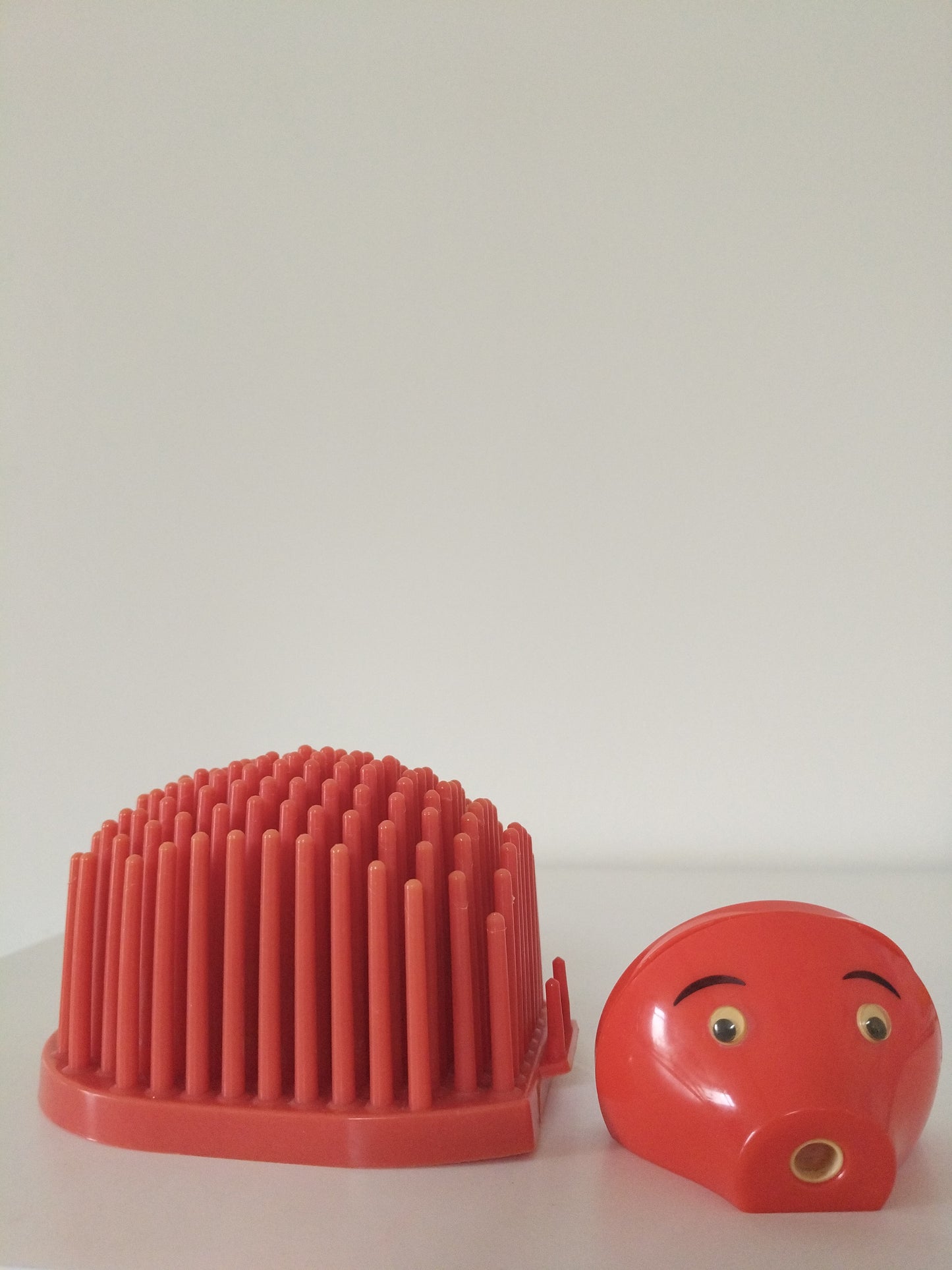 Gros hérisson taille-crayon porte-crayons/ stylos et gomme design UK