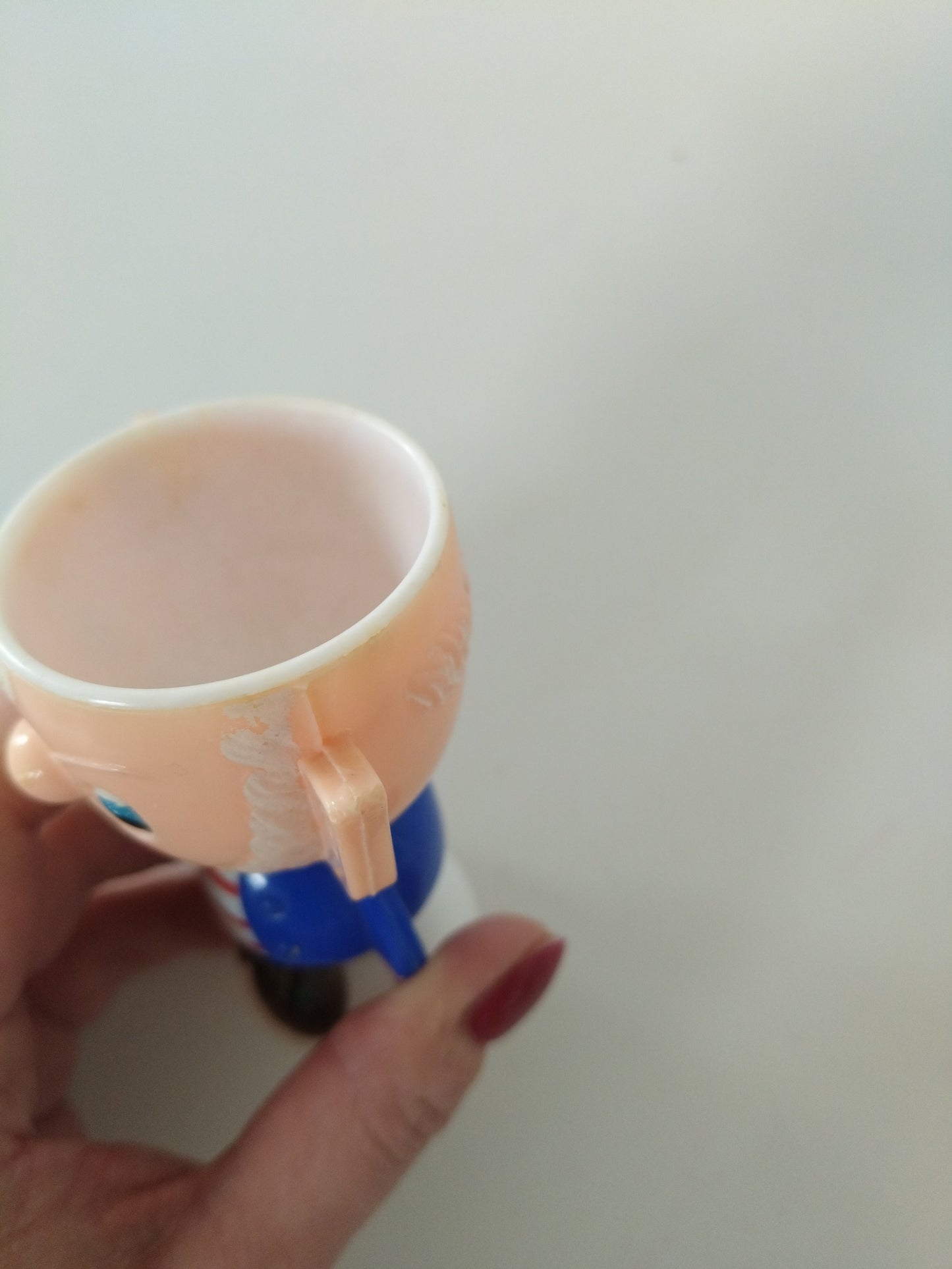 Coquetier lutin Potiron Oui-Oui en plastique made in Hong Kong