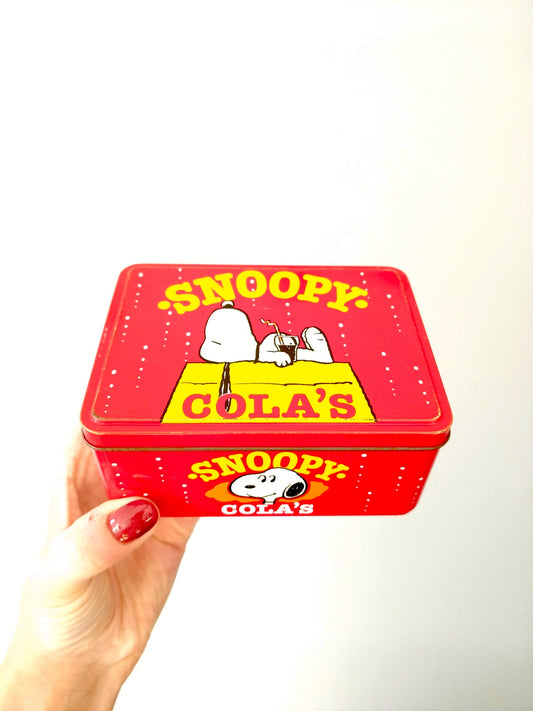 Boîte métallique Snoopy 1958 United Feature Syndicate pour Van Melle confiserie bonbons croque-tendres Cola's - cetaitmieuxavant