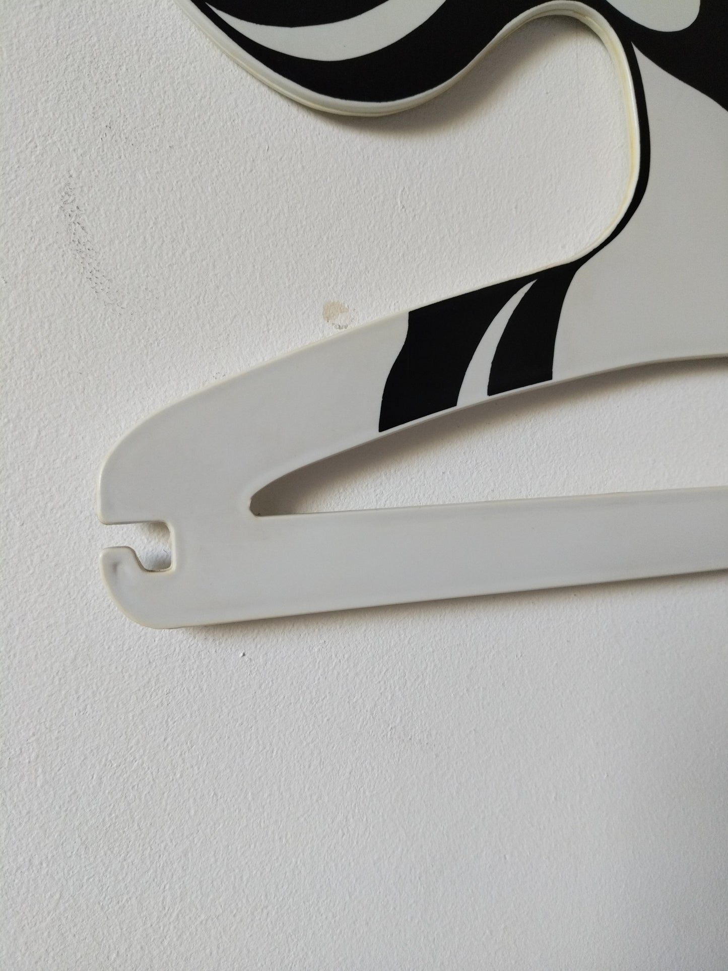 Cintre visage tête en plastique Caflisch Italie - cetaitmieuxavant