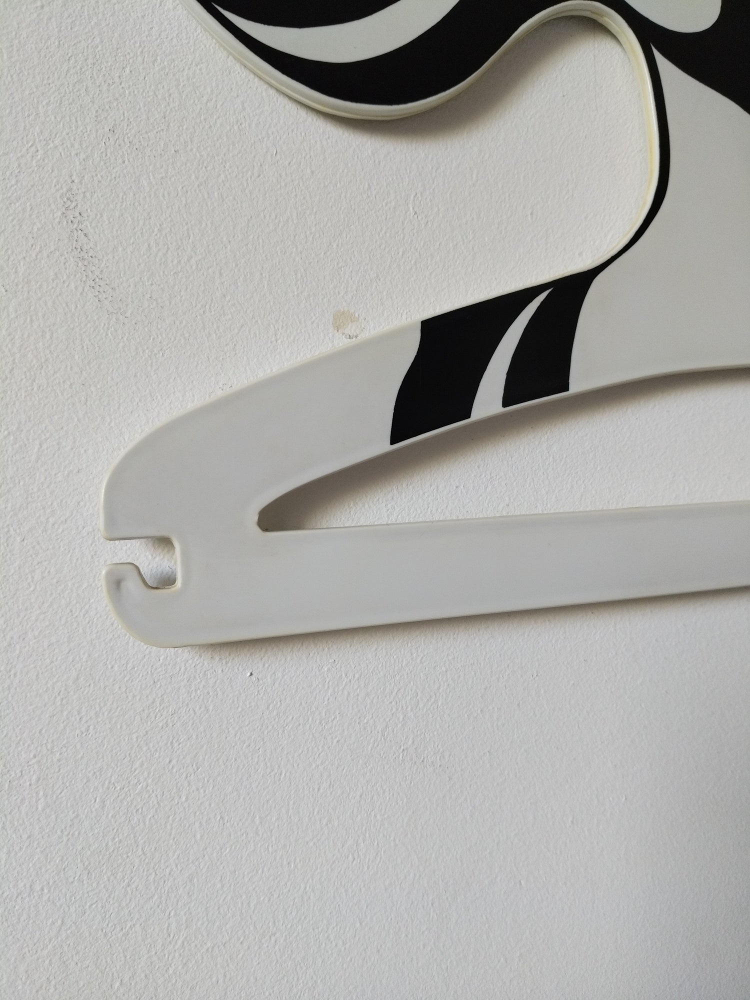 Cintre visage tête en plastique Caflisch Italie - cetaitmieuxavant