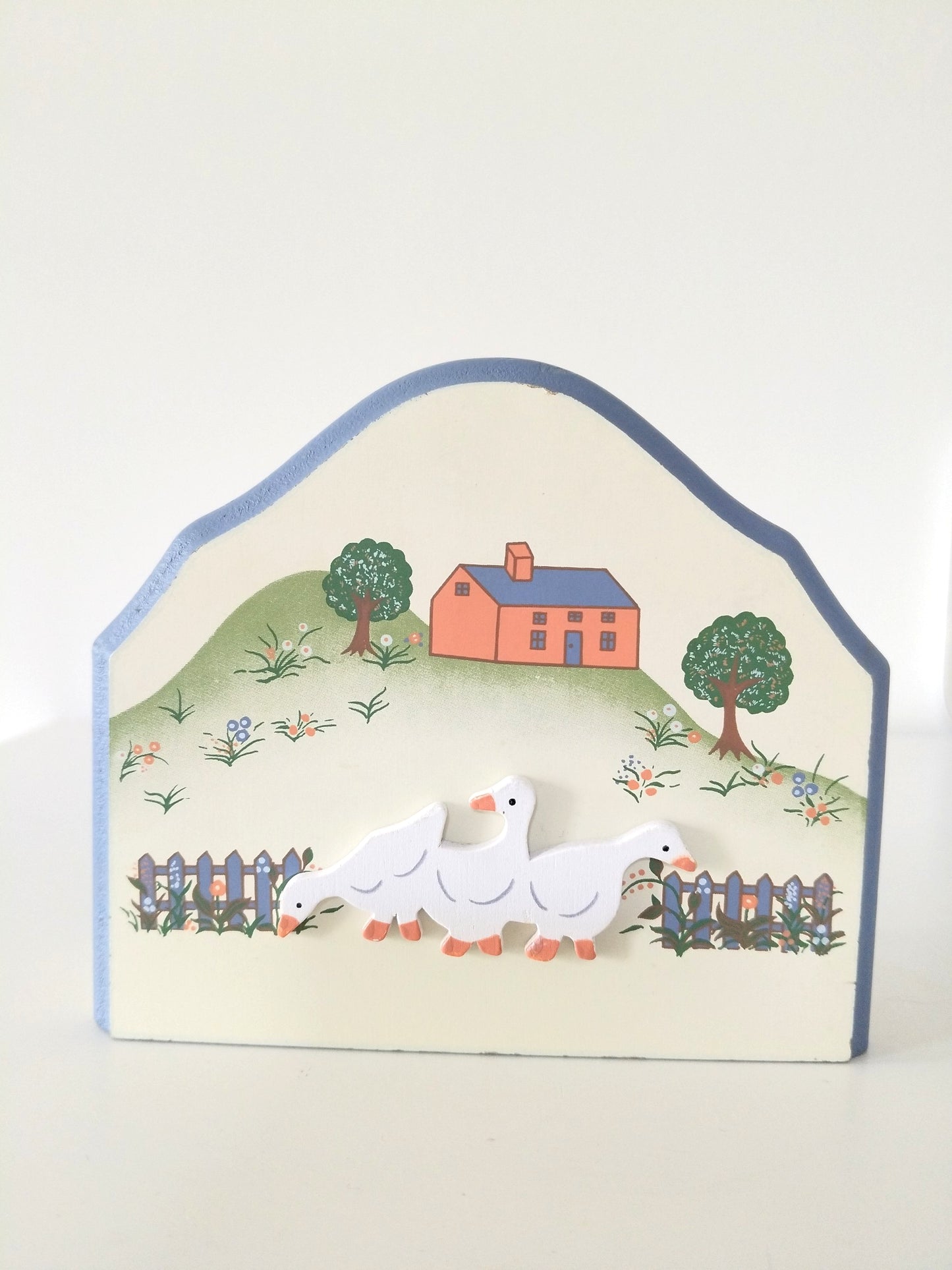 Porte-serviettes ou courrier en bois décor oies