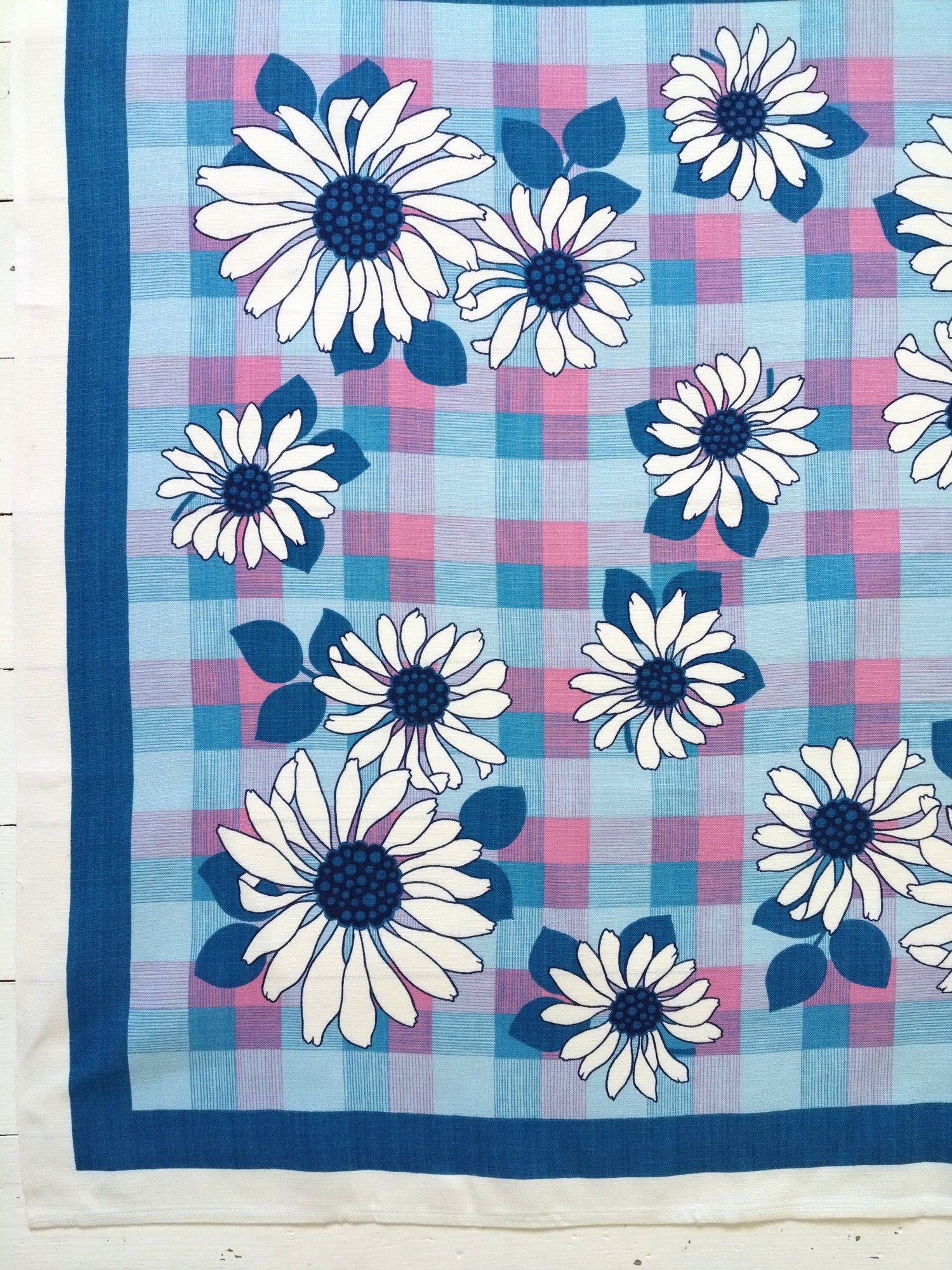 Petite nappe carrée flower power - cetaitmieuxavant