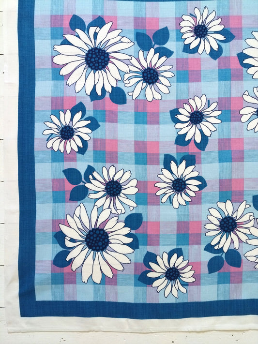 Petite nappe carrée flower power - cetaitmieuxavant