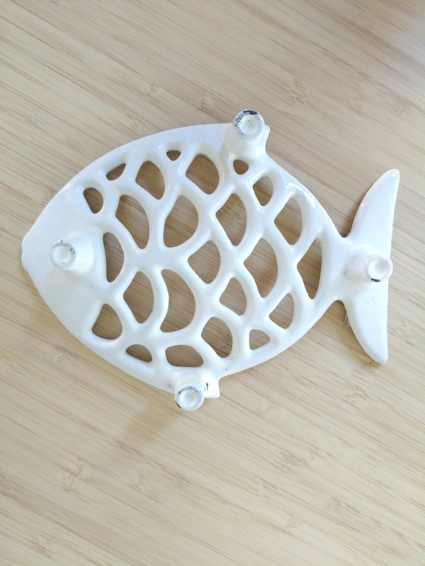Porte-savon poisson en fonte émaillée Castirone - cetaitmieuxavant