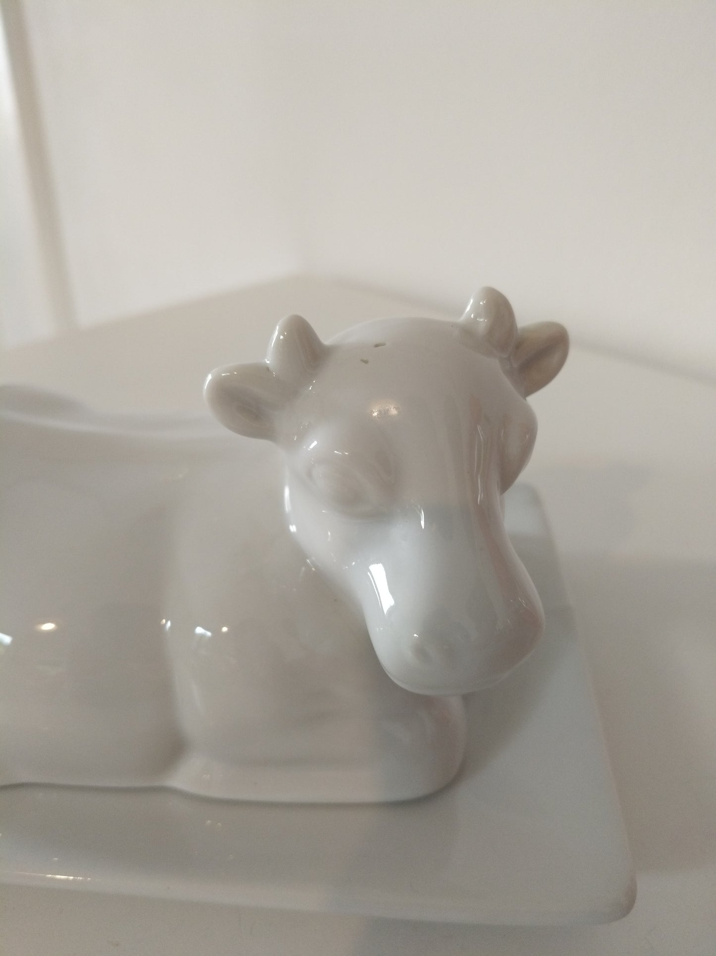 Beurrier vache en porcelaine