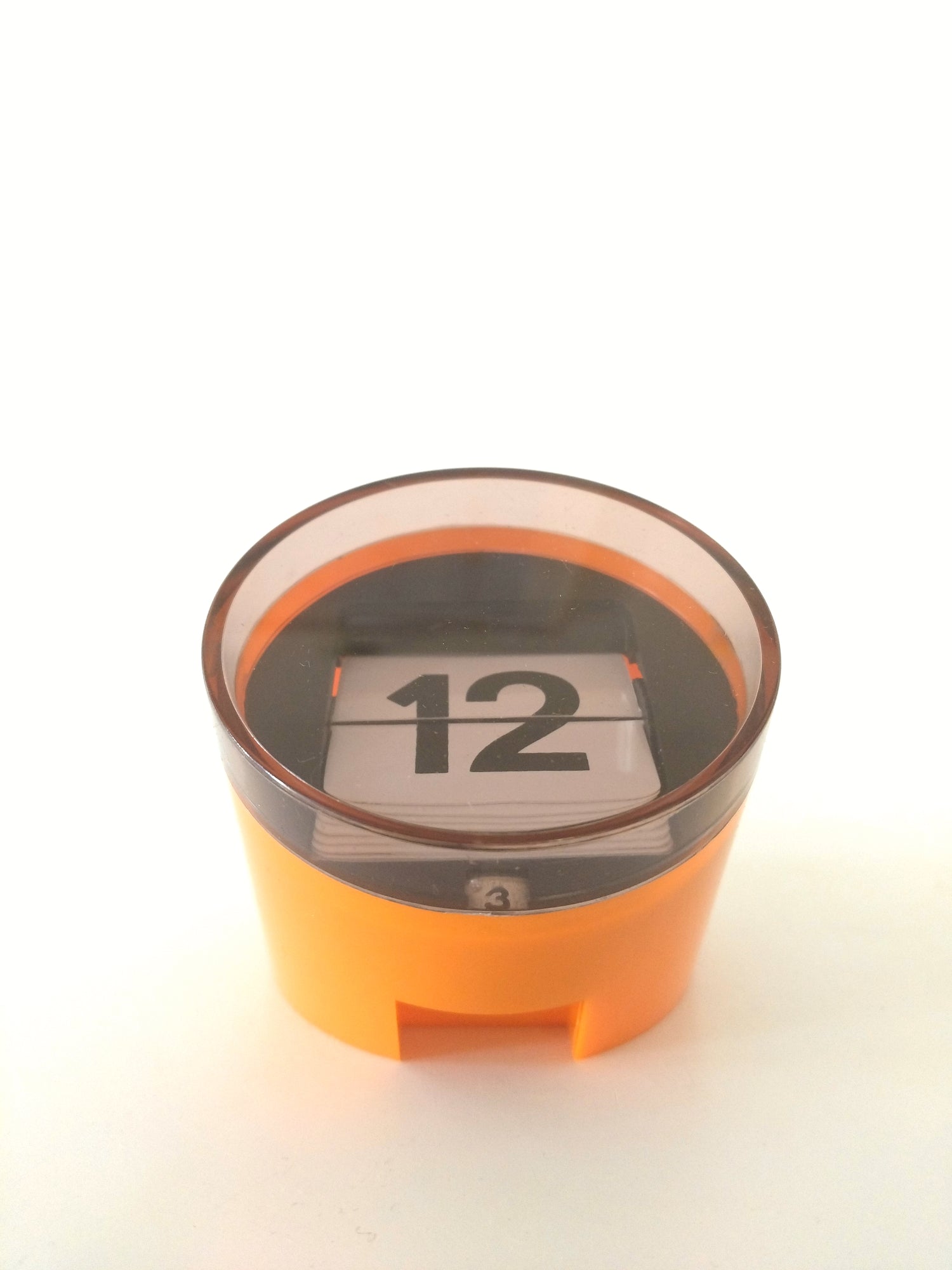 Calendrier perpétuel en plastique design UK made in Hong Kong - cetaitmieuxavant