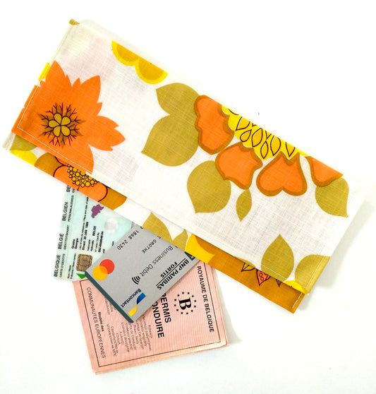 Pochette plate flower power vintage en toile cirée